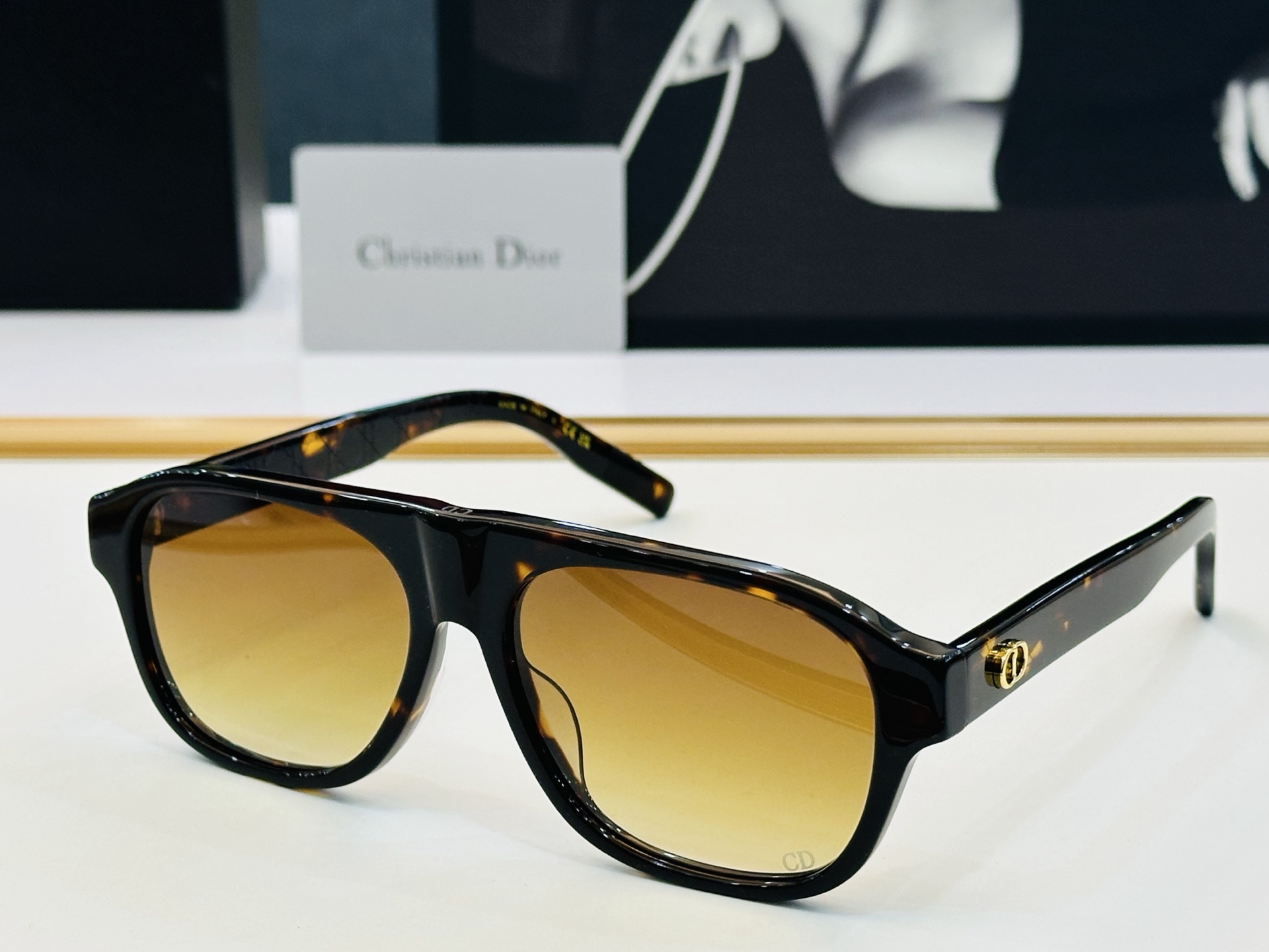 🔻🔻🔻DIO* 迪家 A1F Size：57口16-145  春夏款墨镜 😎🔆 C搭配镜腿精致 质量上佳