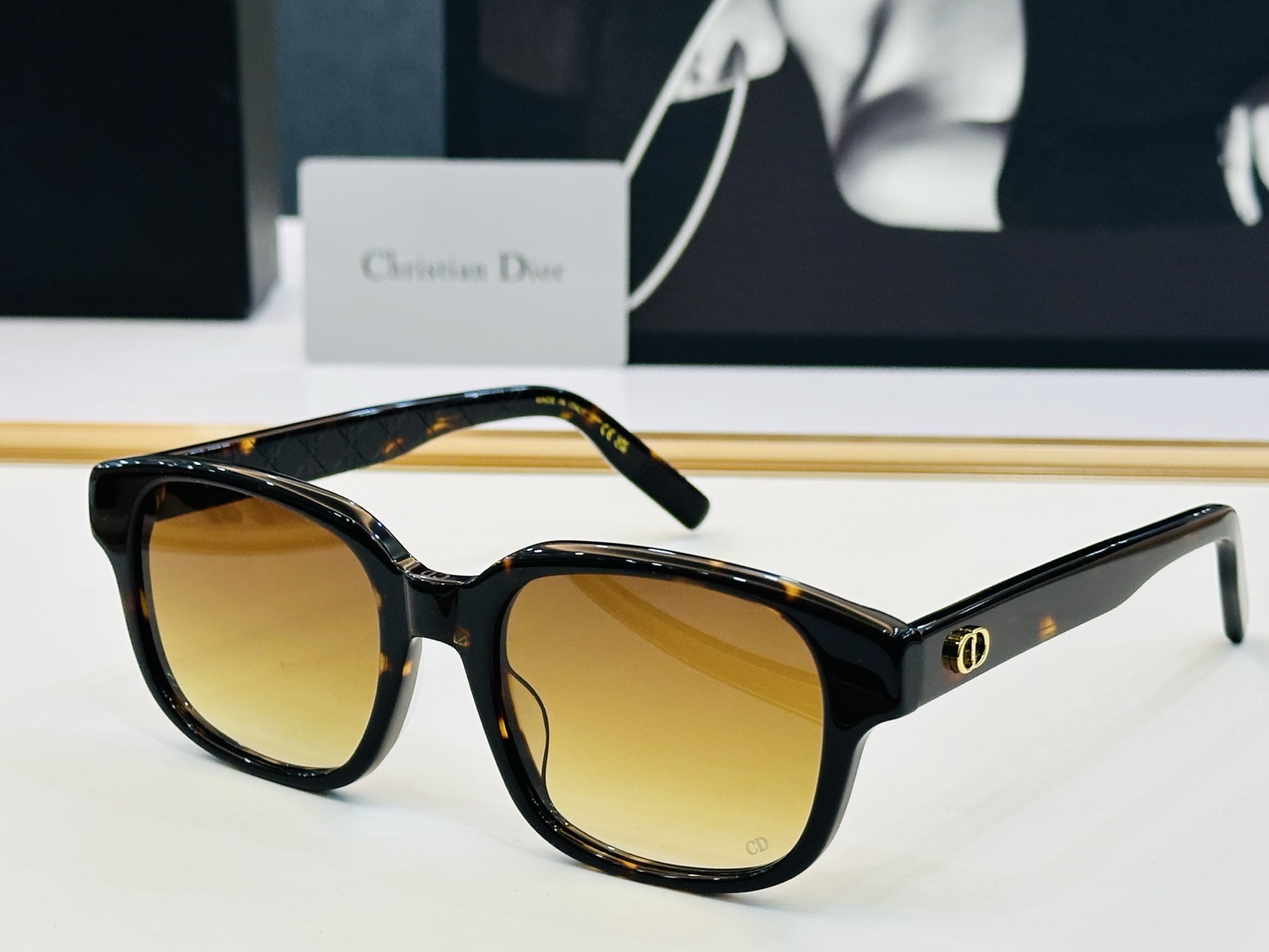 🔻🔻🔻DIO* 迪家 S4F Size：53口20-145  春夏款墨镜 😎🔆 C搭配镜腿精致 质量上佳