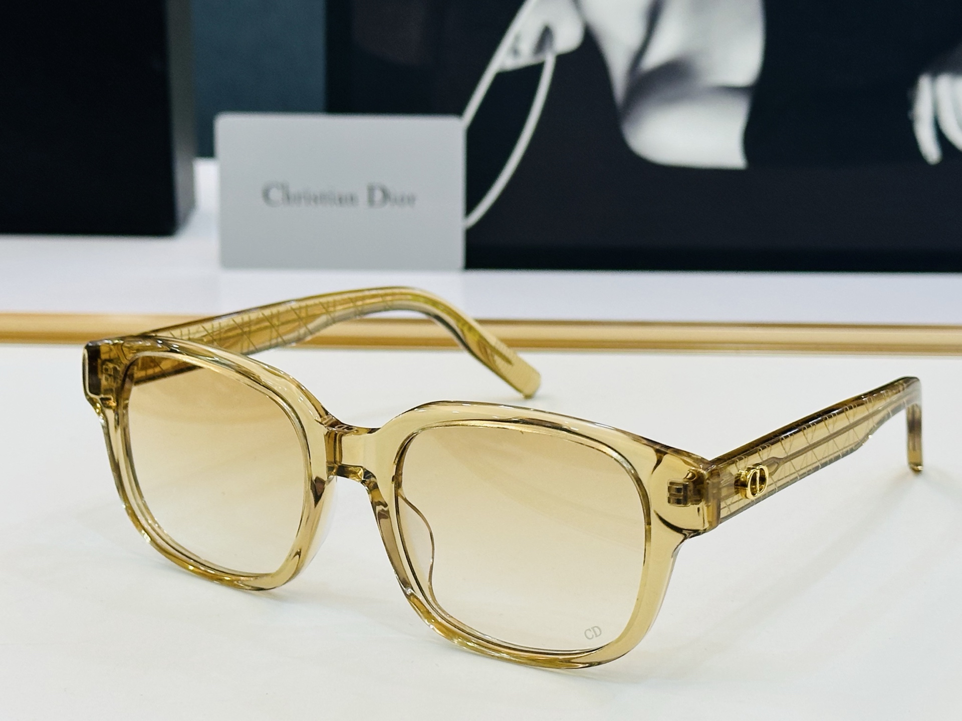 🔻🔻🔻DIO* 迪家 S4F Size：53口20-145  春夏款墨镜 😎🔆 C搭配镜腿精致 质量上佳