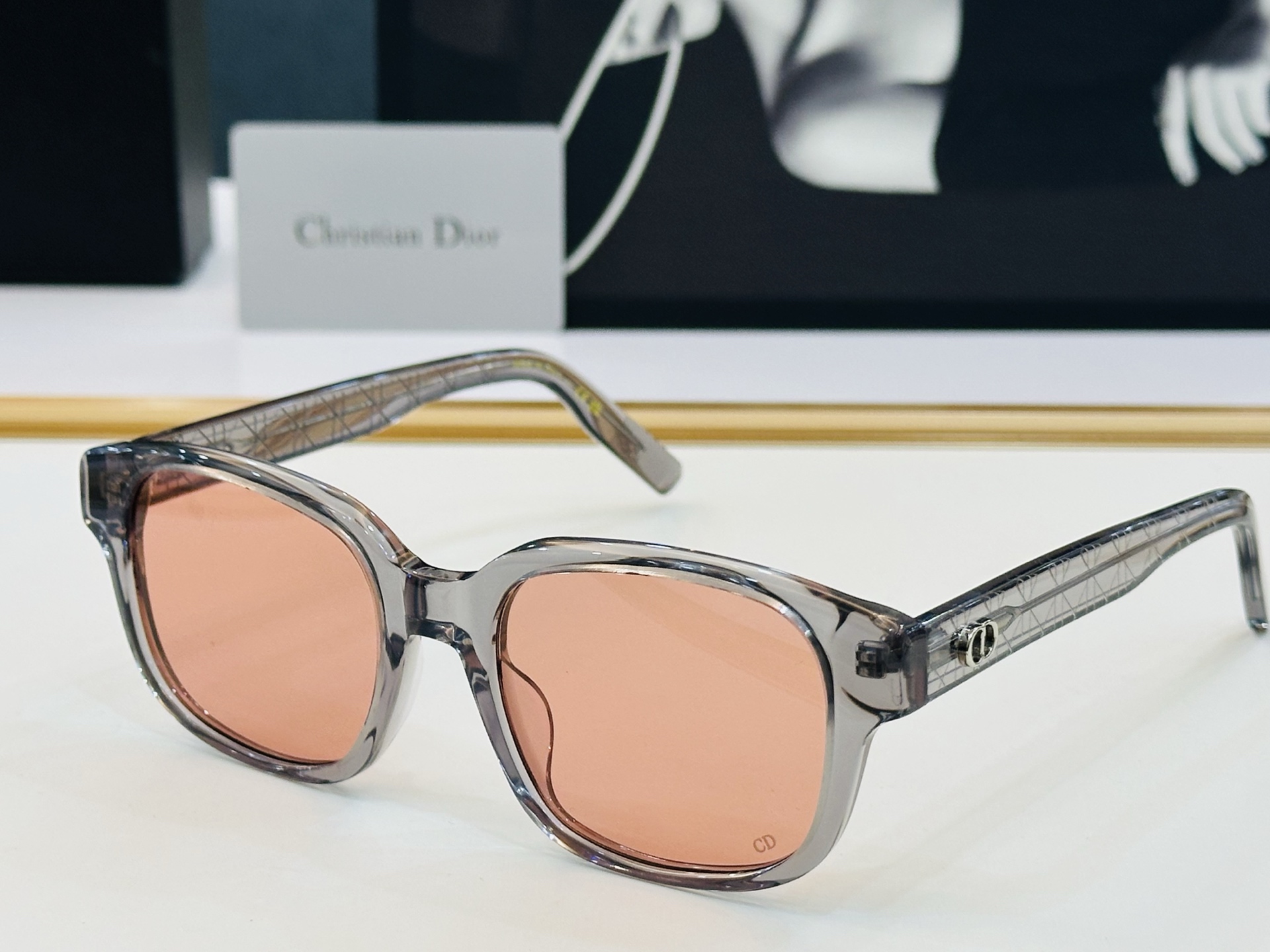 🔻🔻🔻DIO* 迪家 S4F Size：53口20-145  春夏款墨镜 😎🔆 C搭配镜腿精致 质量上佳