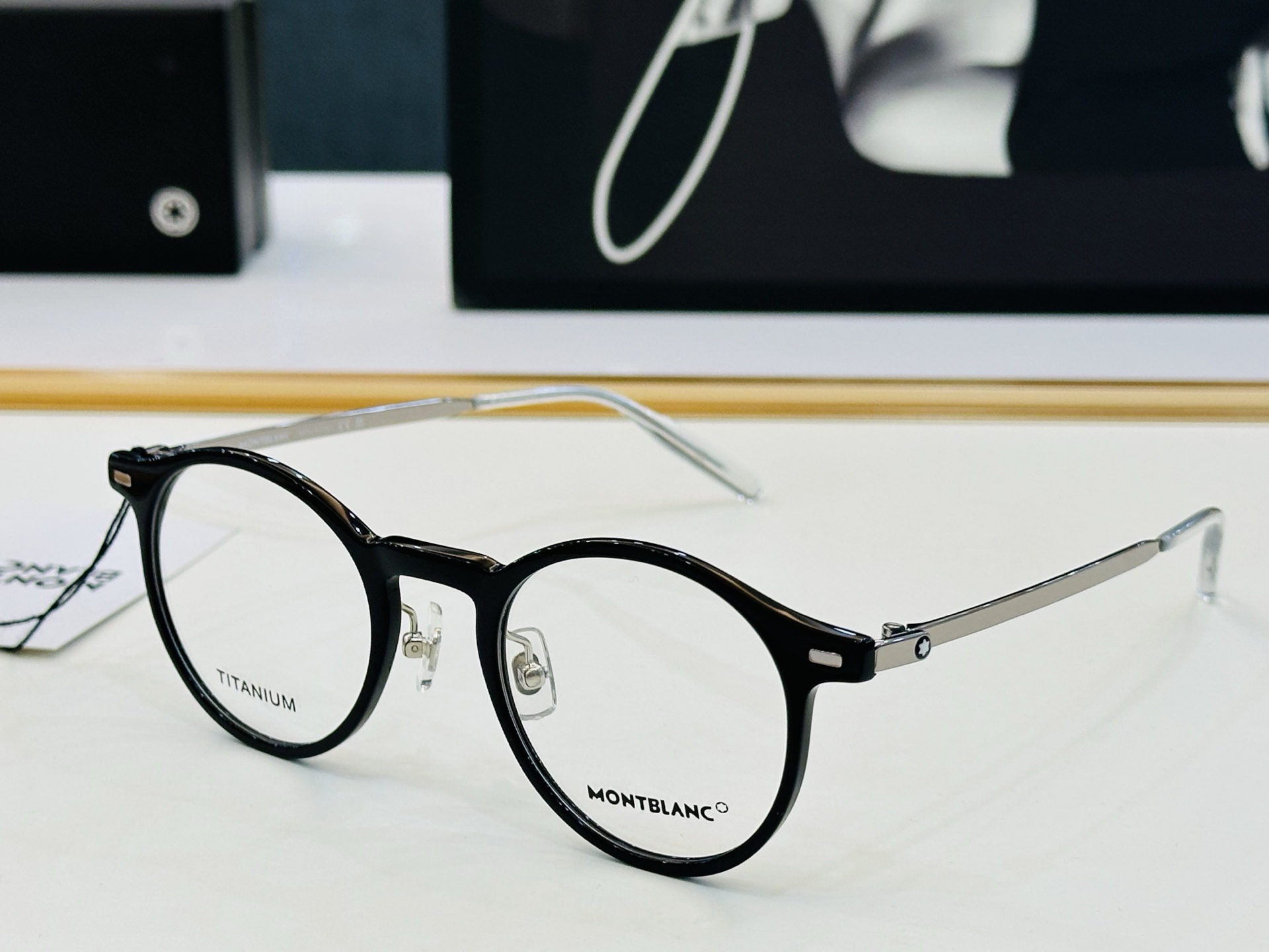 NO:373854,Official website new product MONTBLANC Montblanc MB0426O Size48 port 21-145 excellent workmanship W Perfect electroplating Comfortable wear Titanium rack Glasses Sunglasses Sunglasses, glasses, montblanc19860909官网新品 MONTBLANC 万宝龙 MB0426O Size48口21-145做工精良 W 完美电镀 配戴舒适 钛架 眼镜墨镜太阳镜,眼镜,montblanc,glasses