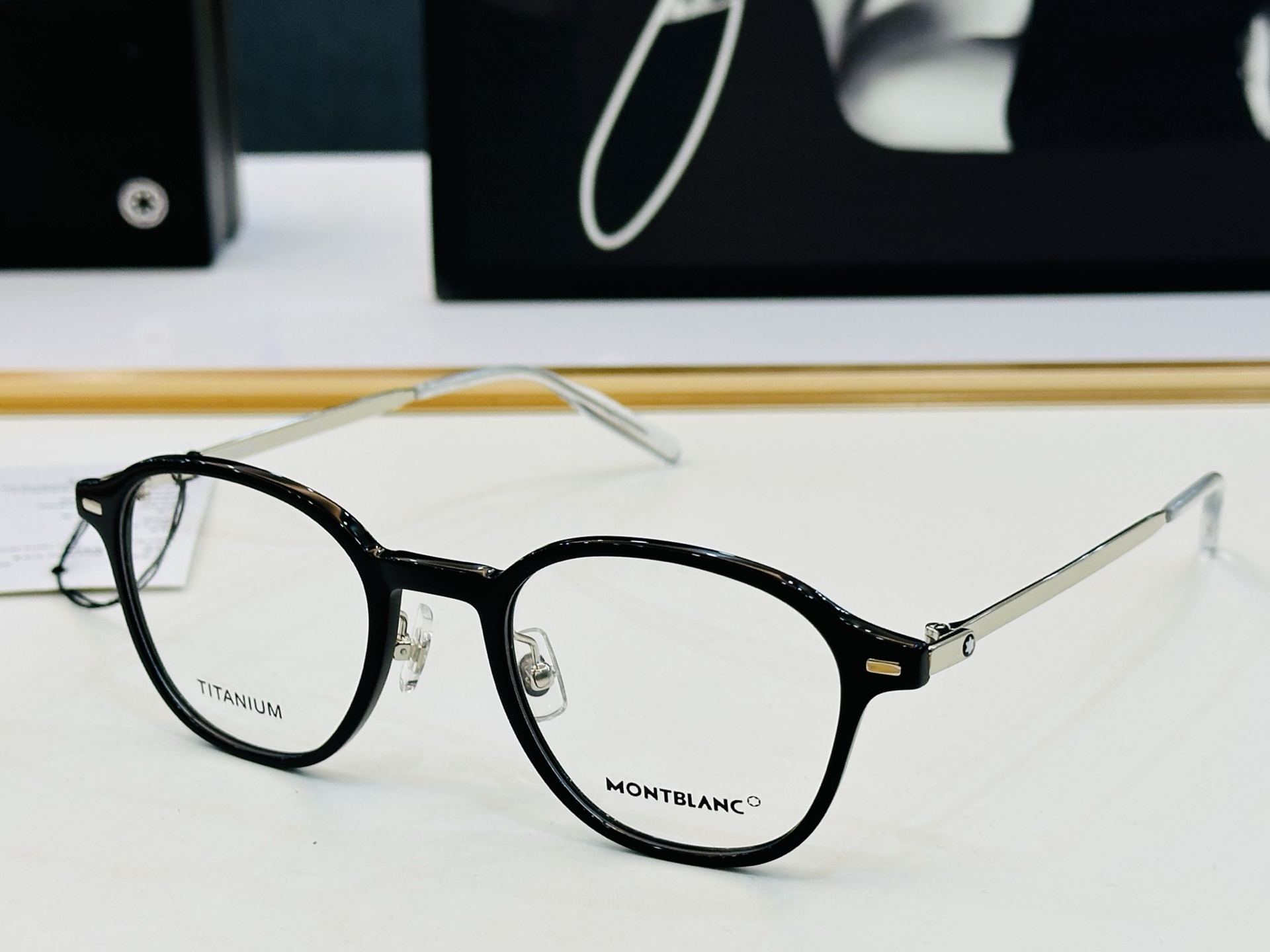 官网新品 MONTBLANC 万宝龙 MB0427O    Size：52口21-145   做工精良 