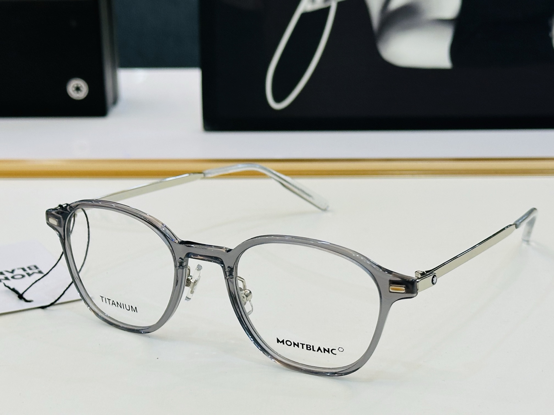 官网新品 MONTBLANC 万宝龙 MB0427O    Size：52口21-145   做工精良 