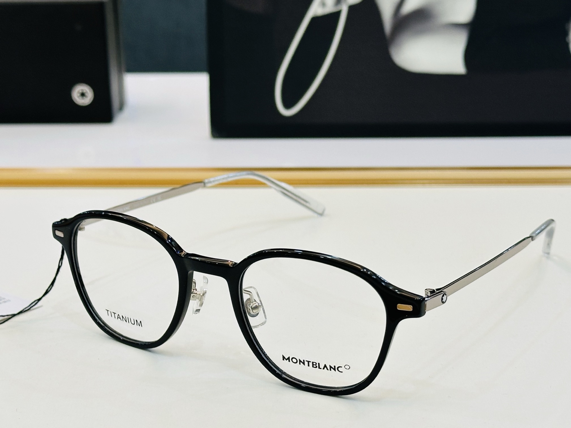 NO:373866,Official website new product MONTBLANC Montblanc MB0427O Size52 port 21-145 excellent workmanship W Perfect electroplating Comfortable wear Titanium rack Glasses Sunglasses Sunglasses, glasses, montblanc19860909官网新品 MONTBLANC 万宝龙 MB0427O Size52口21-145做工精良 W 完美电镀 配戴舒适 钛架 眼镜墨镜太阳镜,眼镜,montblanc,glasses