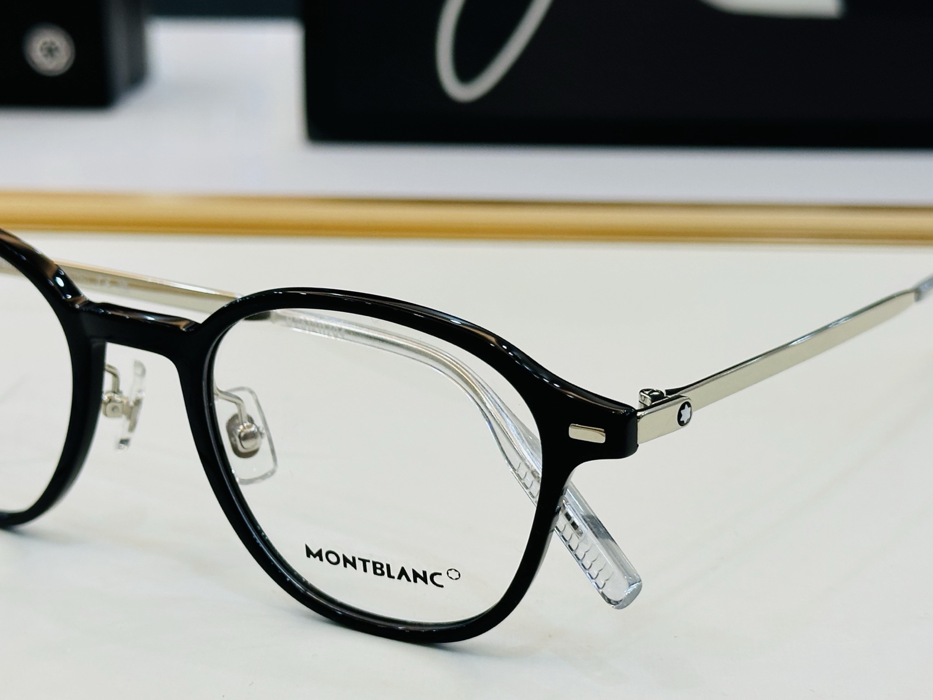 官网新品 MONTBLANC 万宝龙 MB0427O    Size：52口21-145   做工精良 