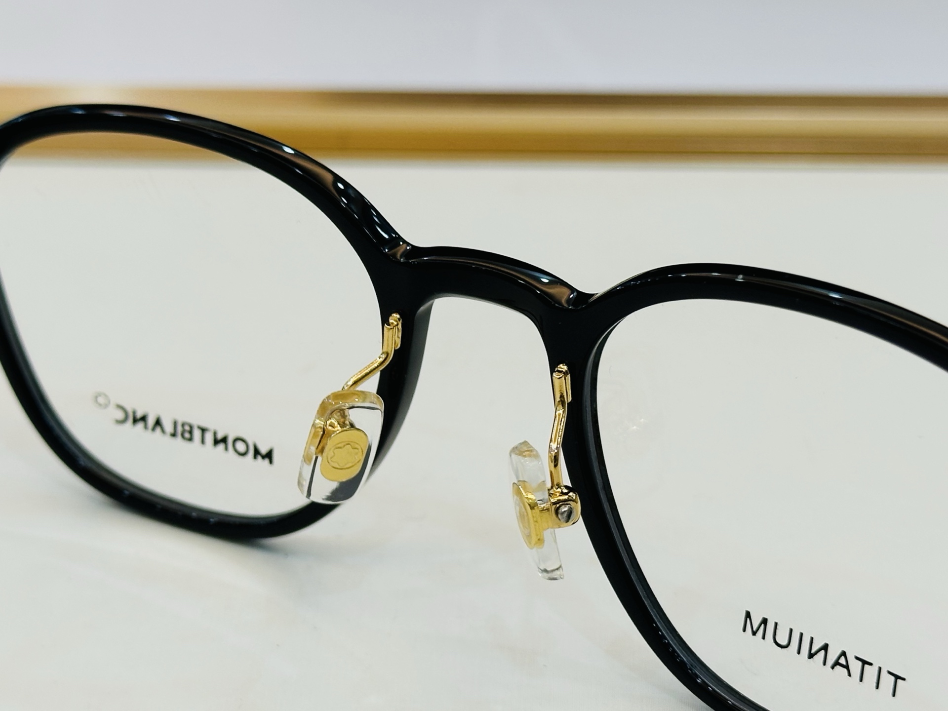 官网新品 MONTBLANC 万宝龙 MB0427O    Size：52口21-145   做工精良 