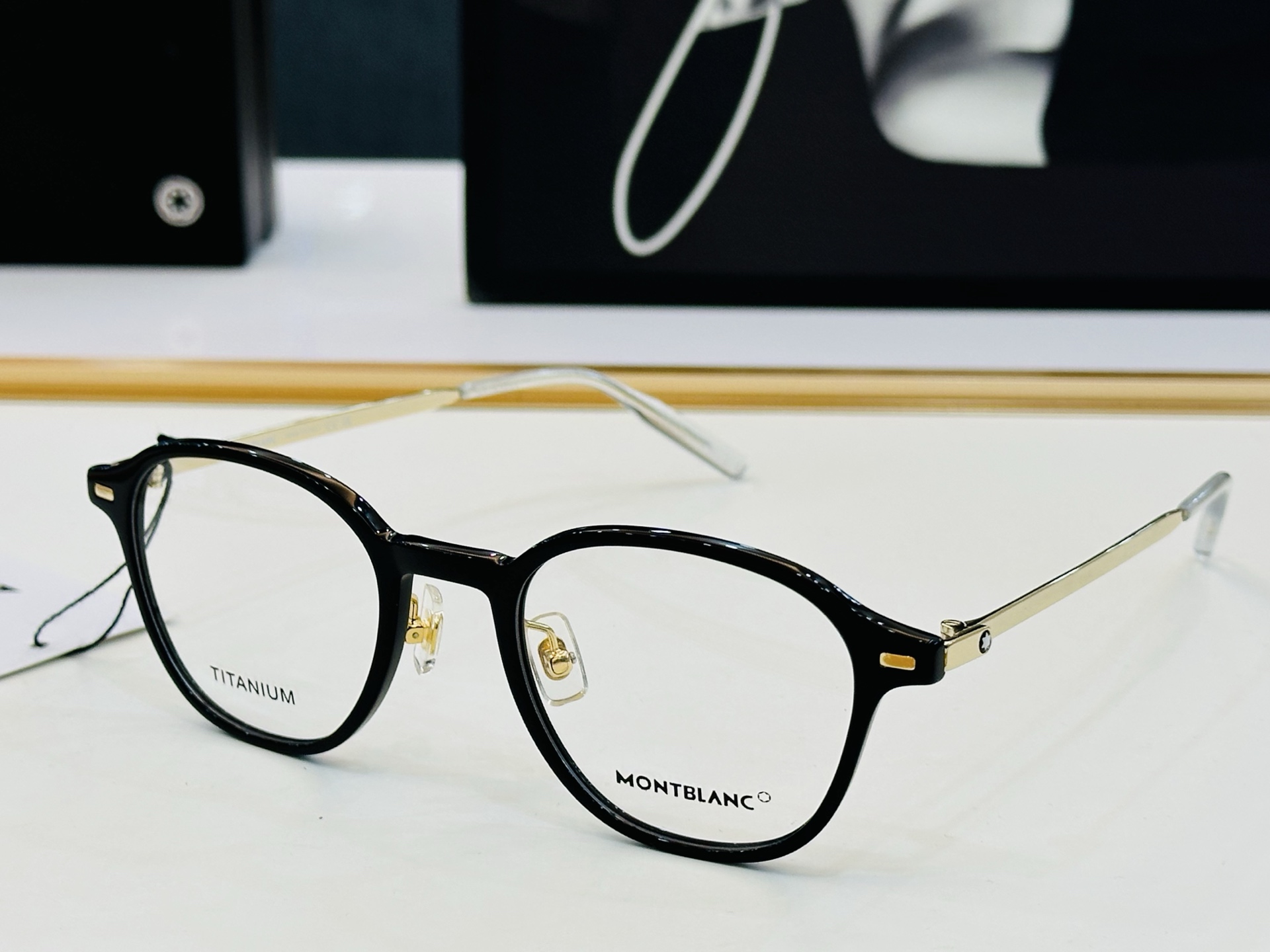 官网新品 MONTBLANC 万宝龙 MB0427O    Size：52口21-145   做工精良 