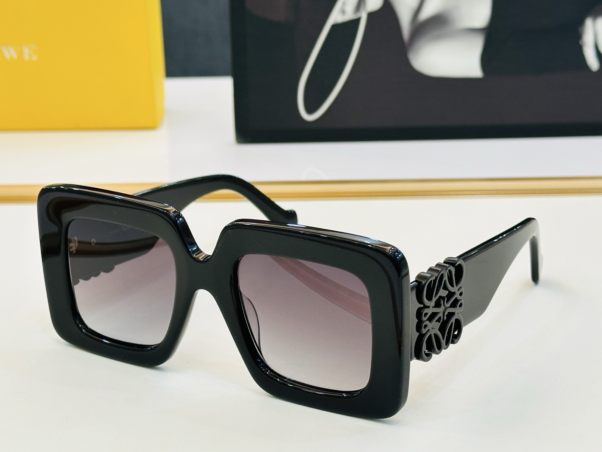 NO:373910,Luo Yiwei LW40176U Size51 port 21-145 More beautiful in physical goods and is available in stock!  All details are displayed. 1S is not in stock. Smile] Glasses, sunglasses, glasses, loewe19860909罗意威 LW40176U Size51口21-145 实物更美 现货发售！细节全部实拍展示 1S现货不多 微笑] 眼镜墨镜太阳镜,眼镜,loewe,glasses