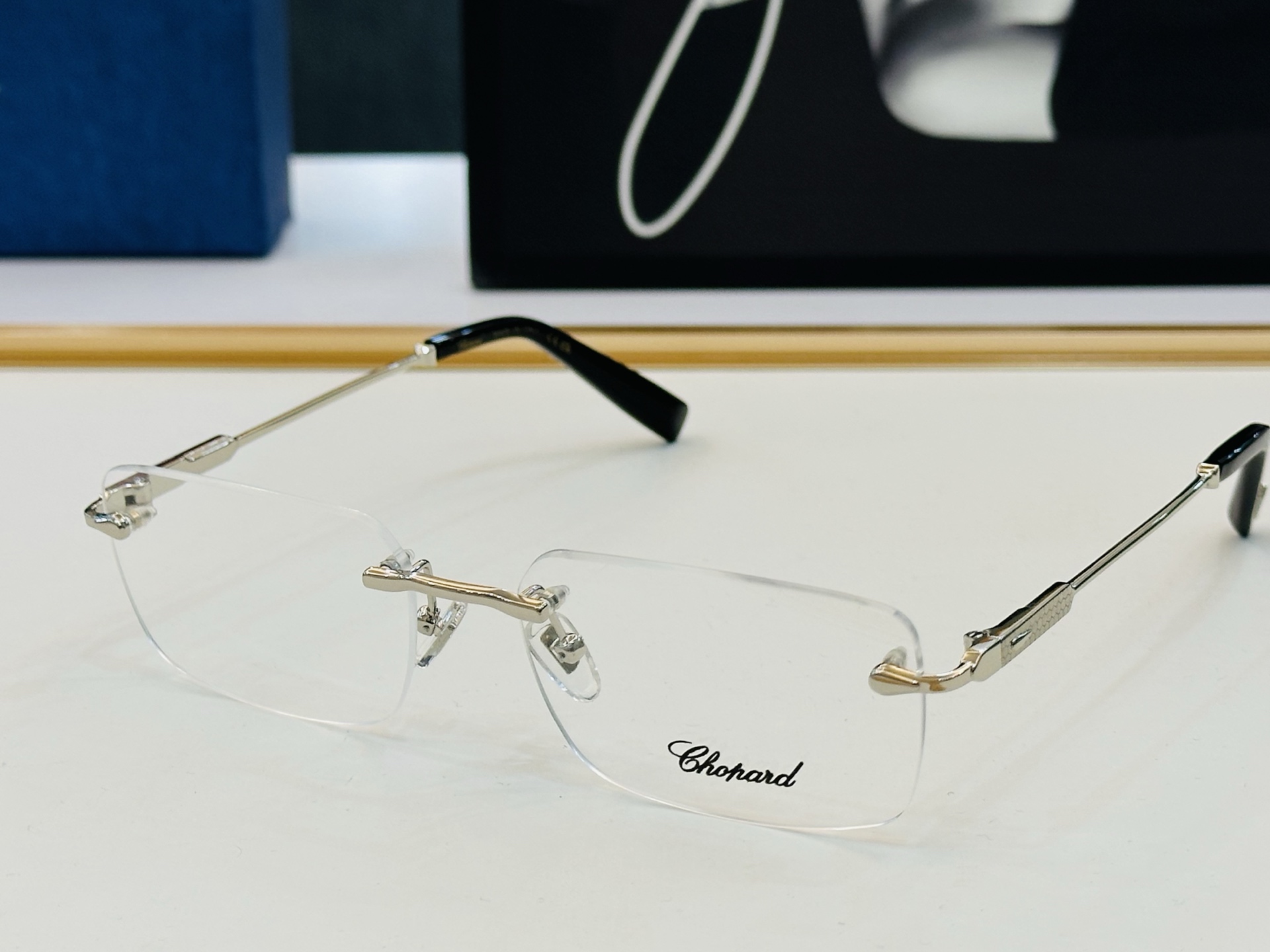 原版 ChoPard肖邦 MODEL VCHG57 Size：57口17-145 以现代时尚的设计风格 