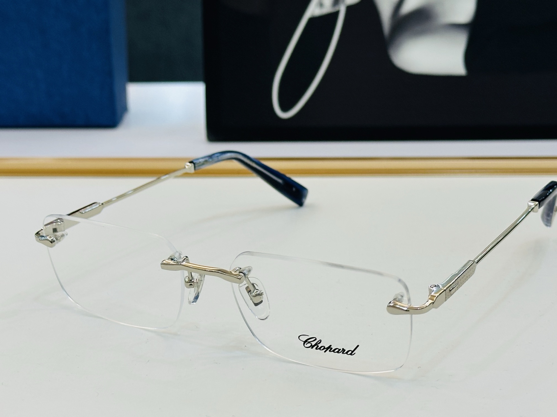 原版 ChoPard肖邦 MODEL VCHG57 Size：57口17-145 以现代时尚的设计风格 