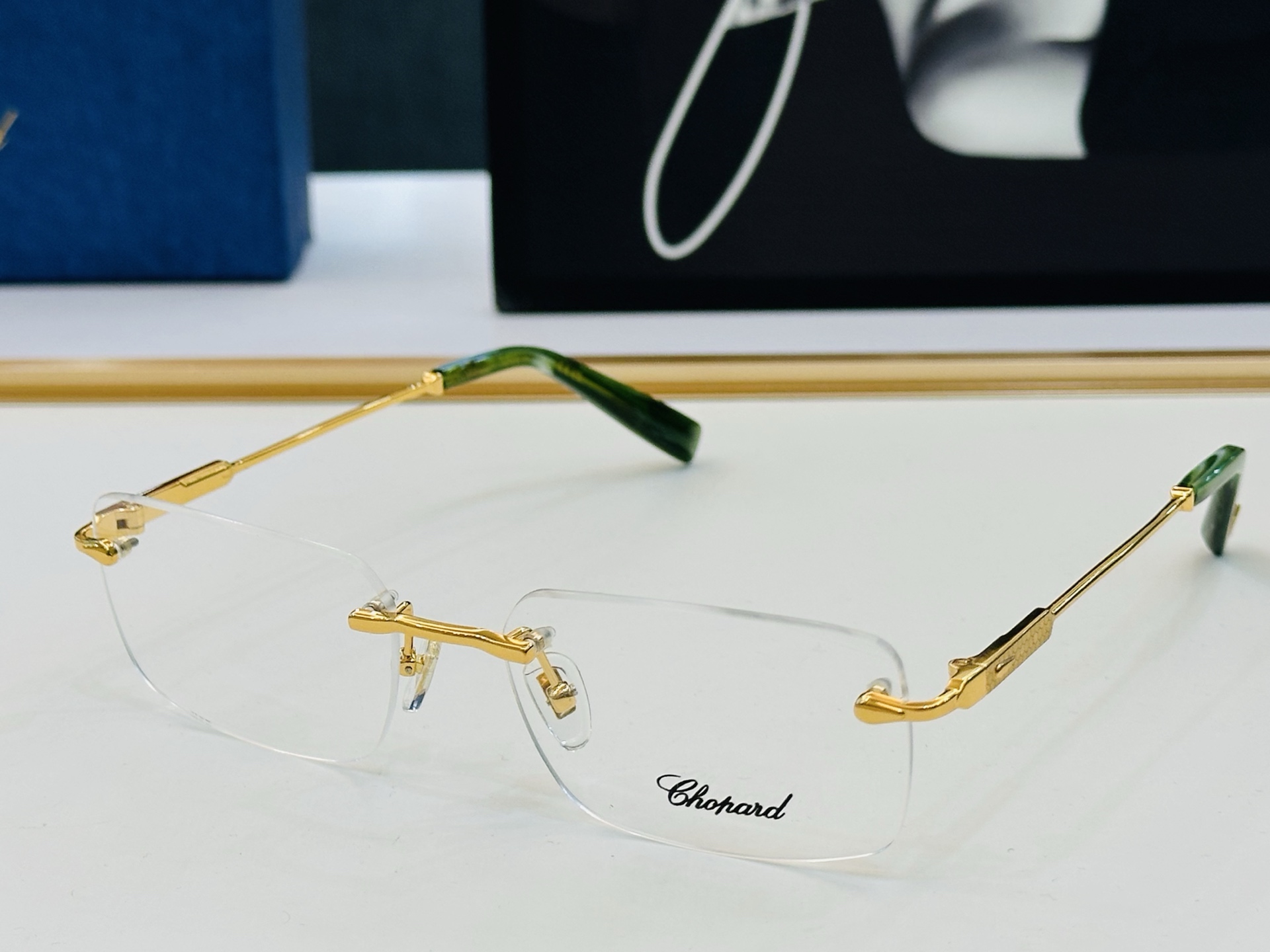 原版 ChoPard肖邦 MODEL VCHG57 Size：57口17-145 以现代时尚的设计风格 