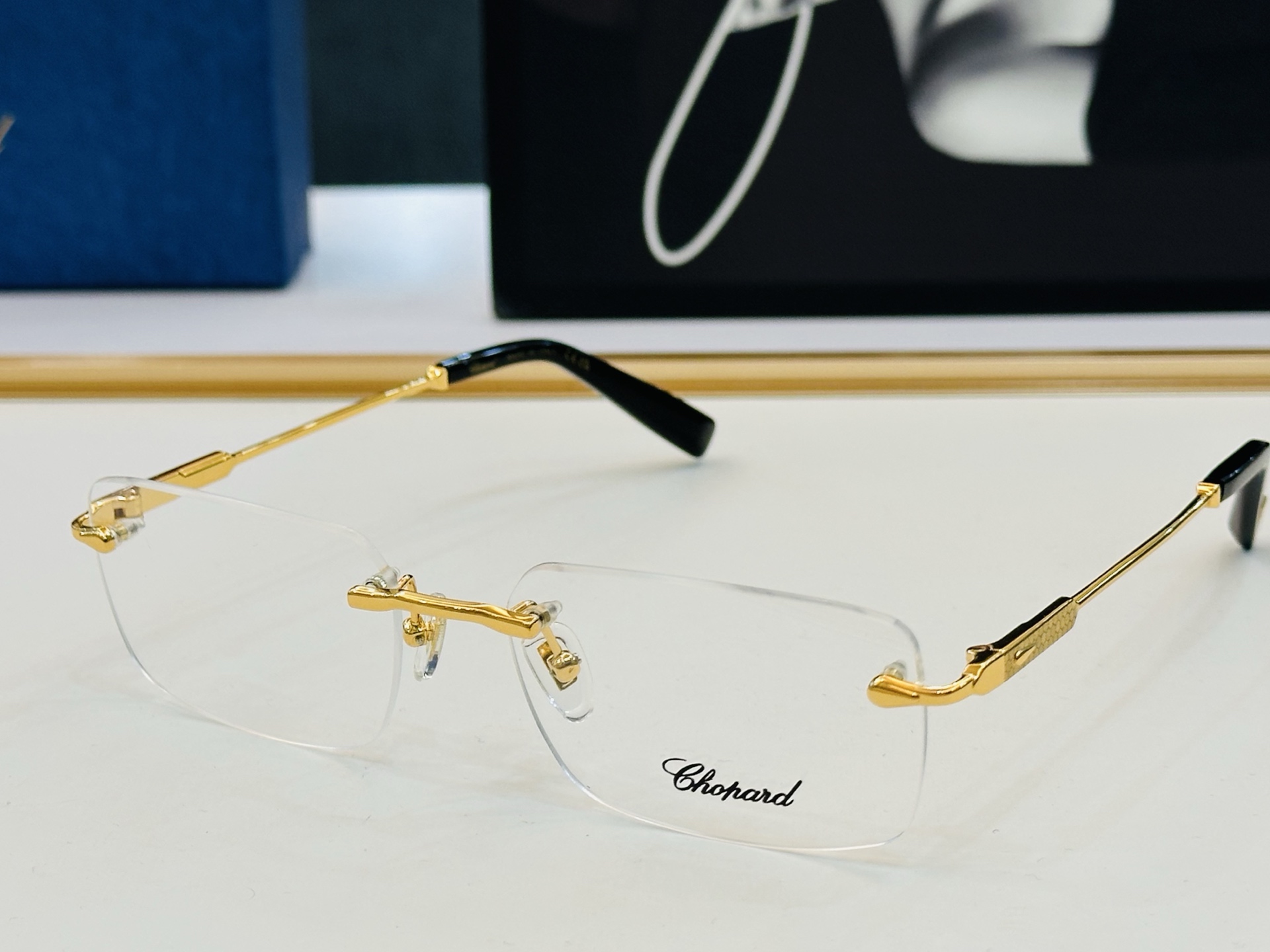 原版 ChoPard肖邦 MODEL VCHG57 Size：57口17-145 以现代时尚的设计风格 