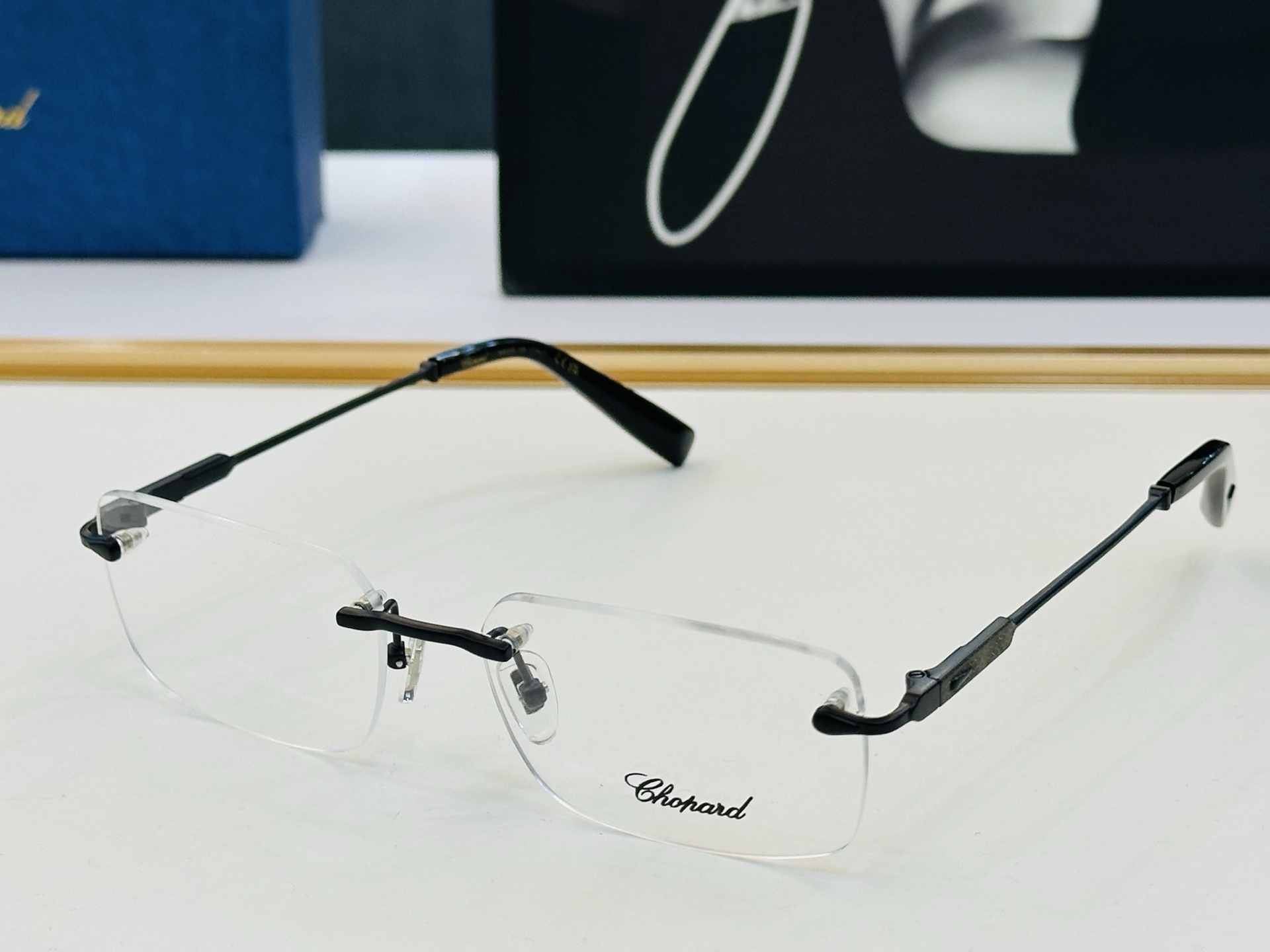 NO:373914,Original Chopard Chopin MODEL: VCHG57 Size57 port 17-145 In modern and fashionable design style b light distribution rack glasses sunglasses sunglasses, glasses, chopard19860909原版 Chopard肖邦 MODEL: VCHG57 Size57口17-145 以现代时尚的设计风格 b配光架 眼镜墨镜太阳镜,眼镜,chopard,glasses