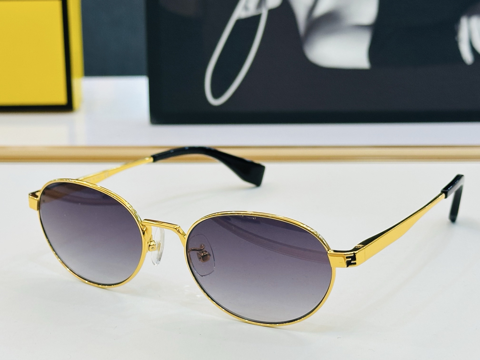 FEND* 芬家 FE40196U Size：54口18-140 👍👍标新立异 👄👄F 适合各种脸型 