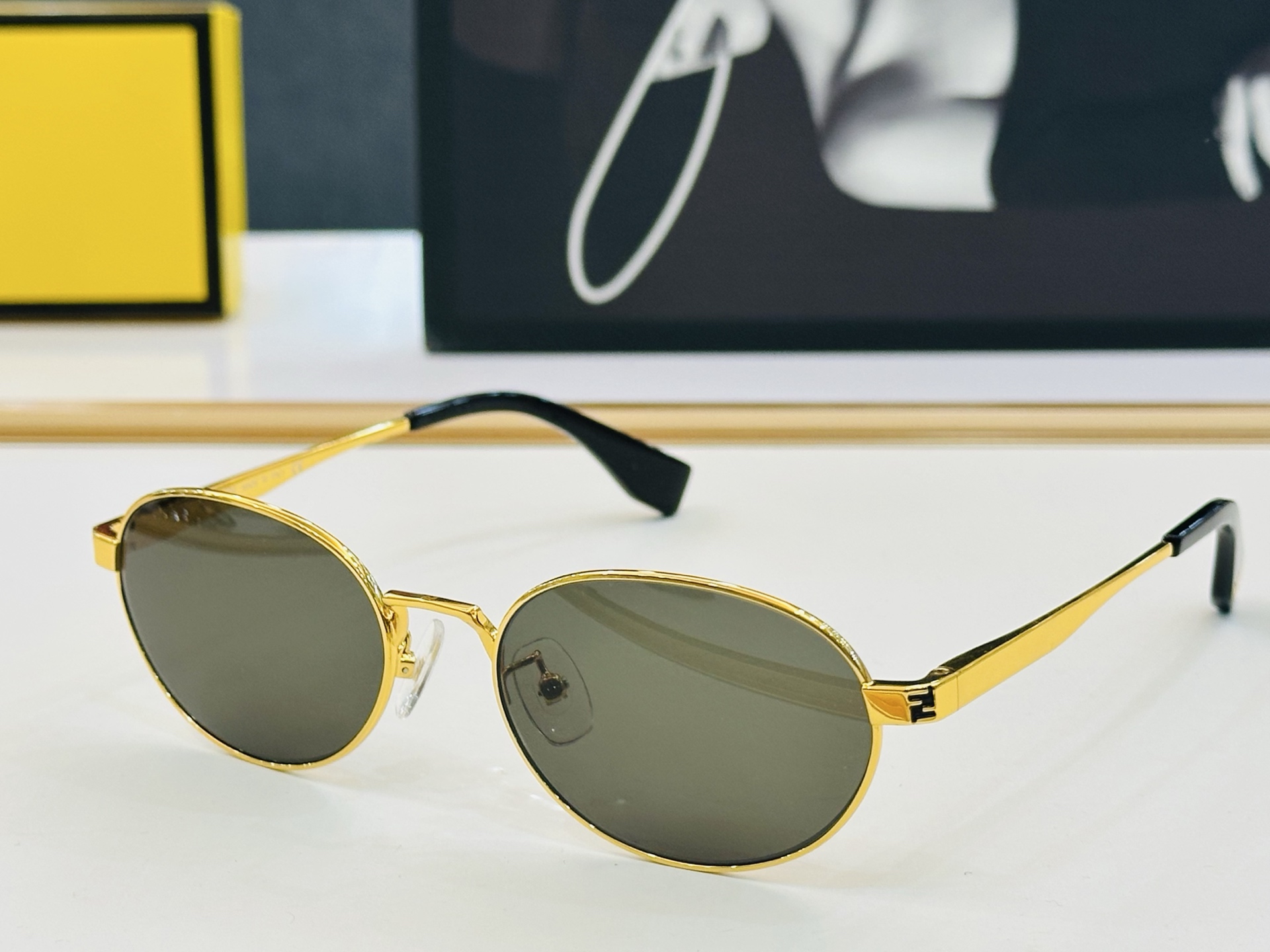 FEND* 芬家 FE40196U Size：54口18-140 👍👍标新立异 👄👄F 适合各种脸型 