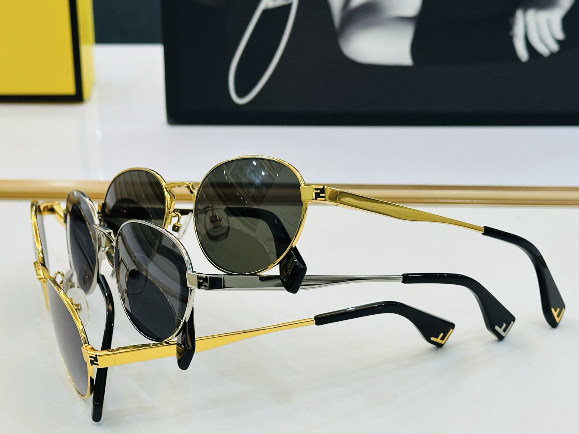 FEND* 芬家 FE40196U Size：54口18-140 👍👍标新立异 👄👄F 适合各种脸型 