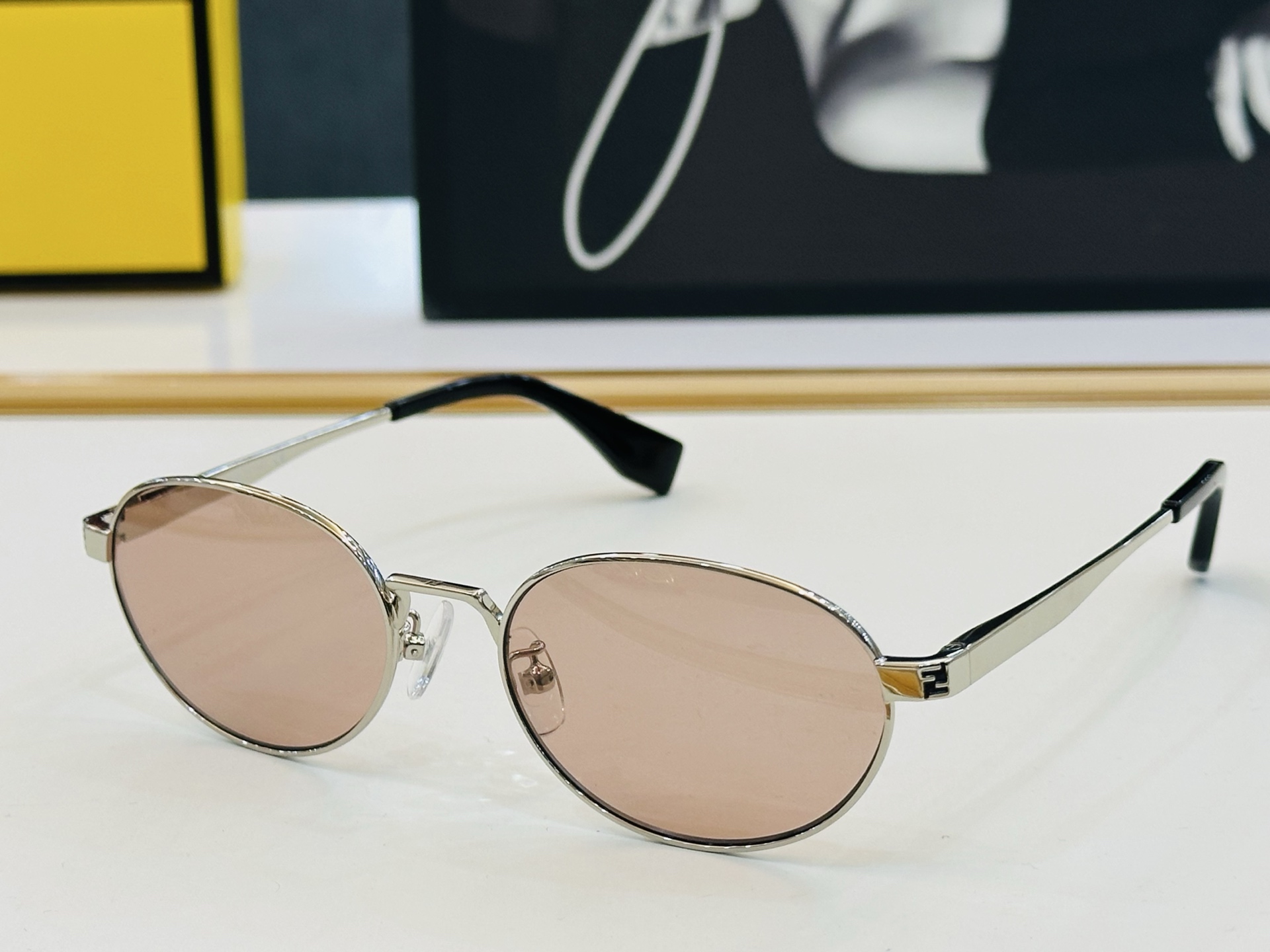 FEND* 芬家 FE40196U Size：54口18-140 👍👍标新立异 👄👄F 适合各种脸型 