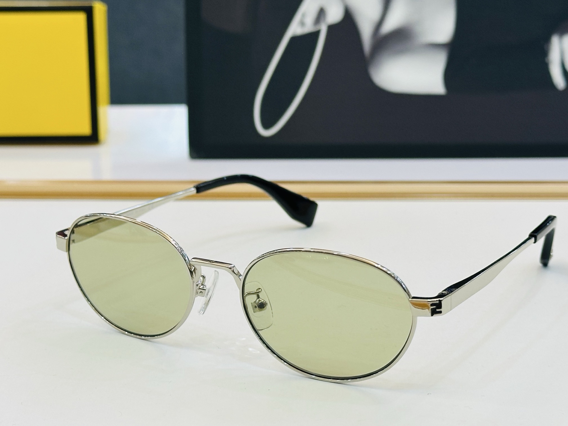 FEND* 芬家 FE40196U Size：54口18-140 👍👍标新立异 👄👄F 适合各种脸型 