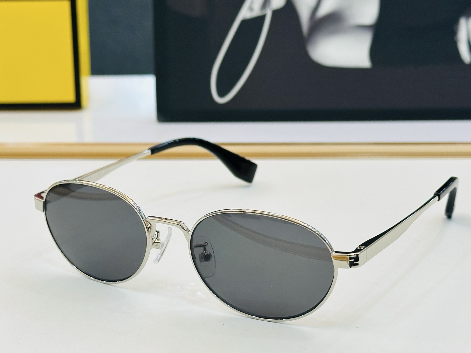 FEND* 芬家 FE40196U Size：54口18-140 👍👍标新立异 👄👄F 适合各种脸型 