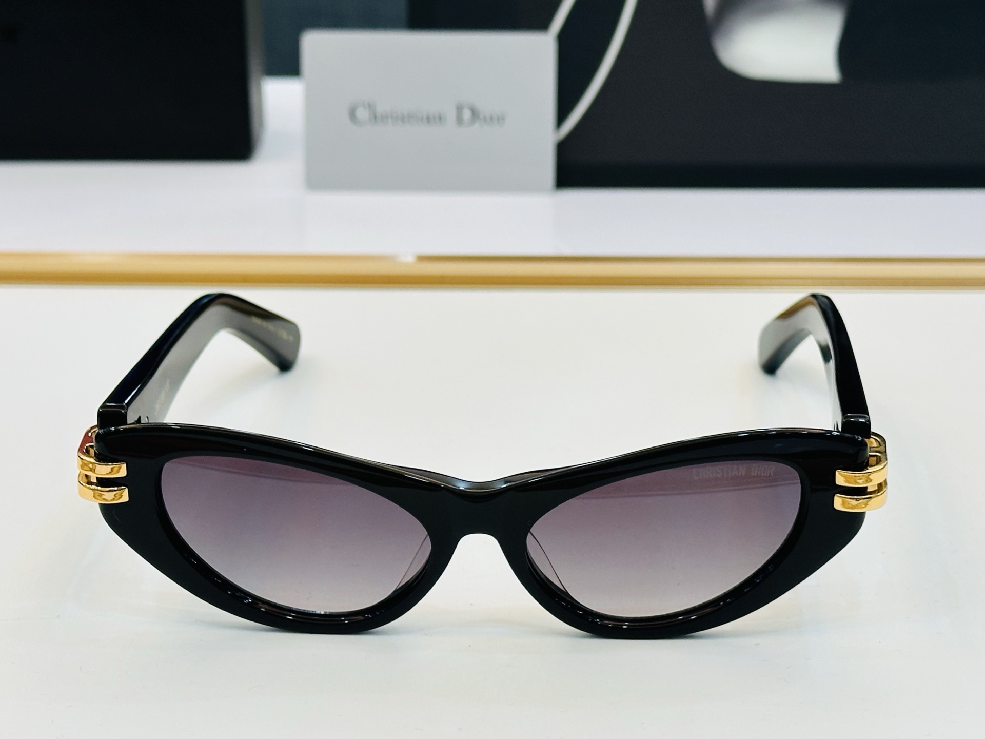🔻🔻🔻DIO* 迪家 CD B1U Size：51口16-145   春夏款墨镜 😎🔆 b搭配镜腿精致 