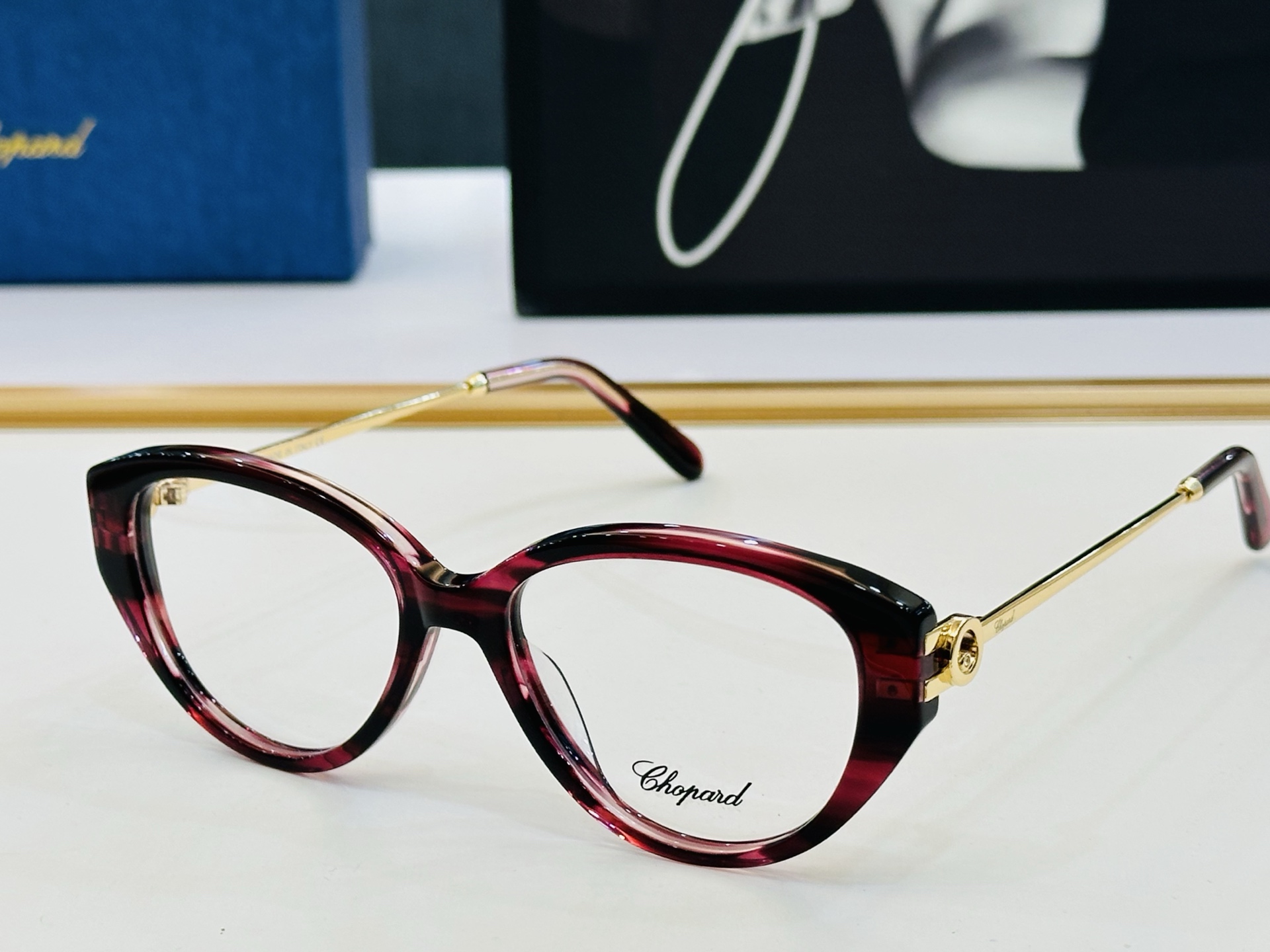 原版 ChoPard肖邦 MODEL: VCH388S Size：53口17-145 以现代时尚的设计风