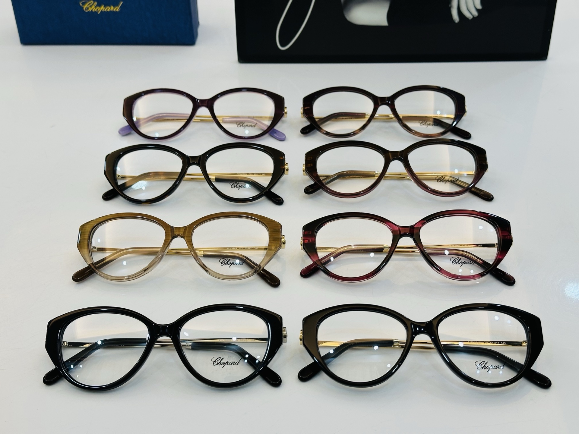 原版 ChoPard肖邦 MODEL: VCH388S Size：53口17-145 以现代时尚的设计风