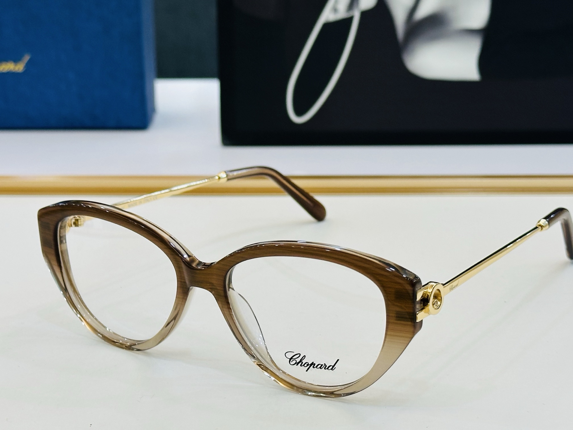 原版 ChoPard肖邦 MODEL: VCH388S Size：53口17-145 以现代时尚的设计风