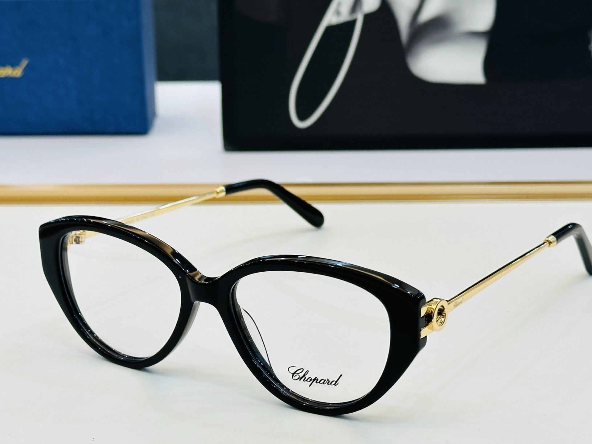 原版 ChoPard肖邦 MODEL: VCH388S Size：53口17-145 以现代时尚的设计风