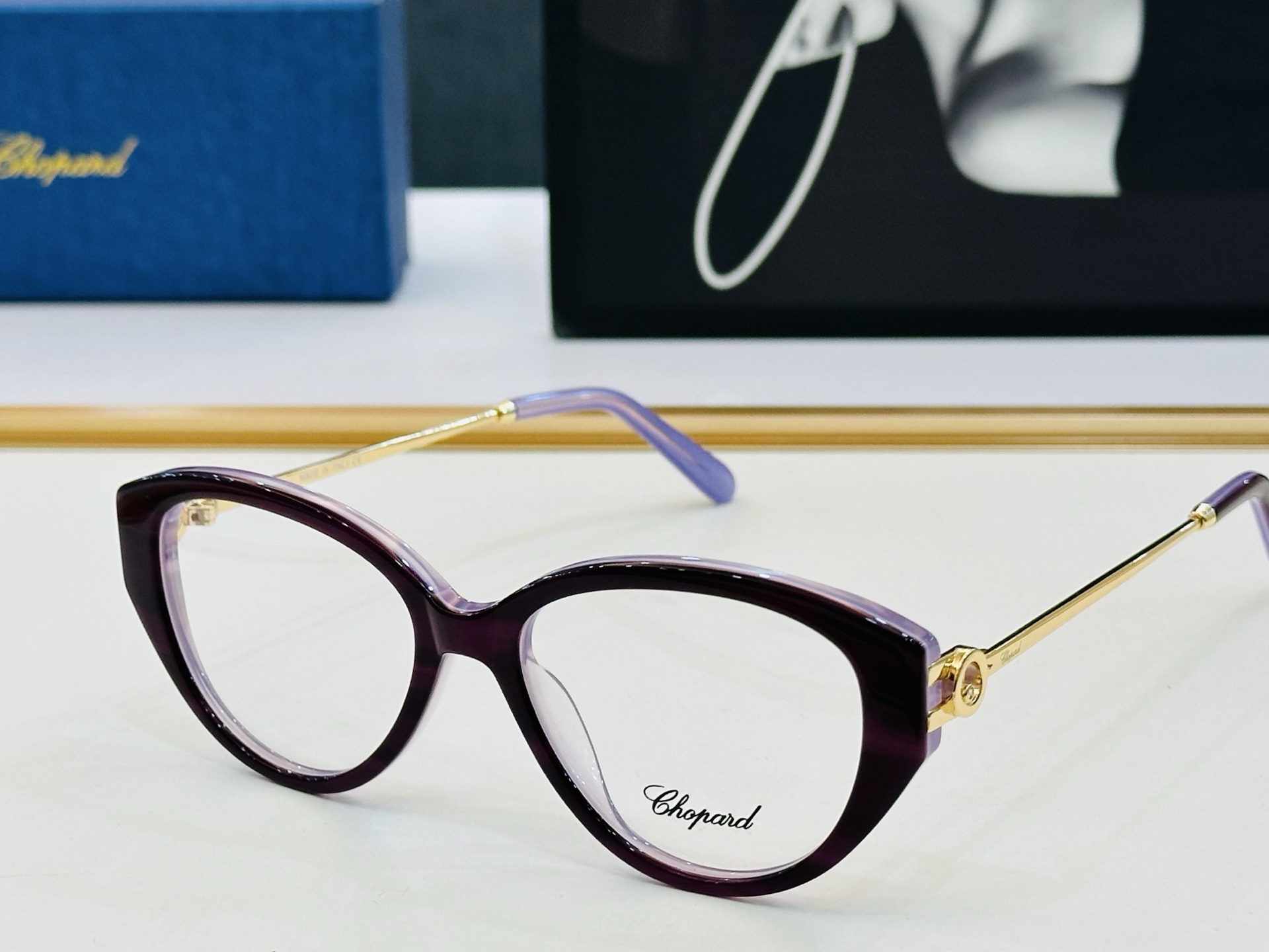 原版 ChoPard肖邦 MODEL: VCH388S Size：53口17-145 以现代时尚的设计风