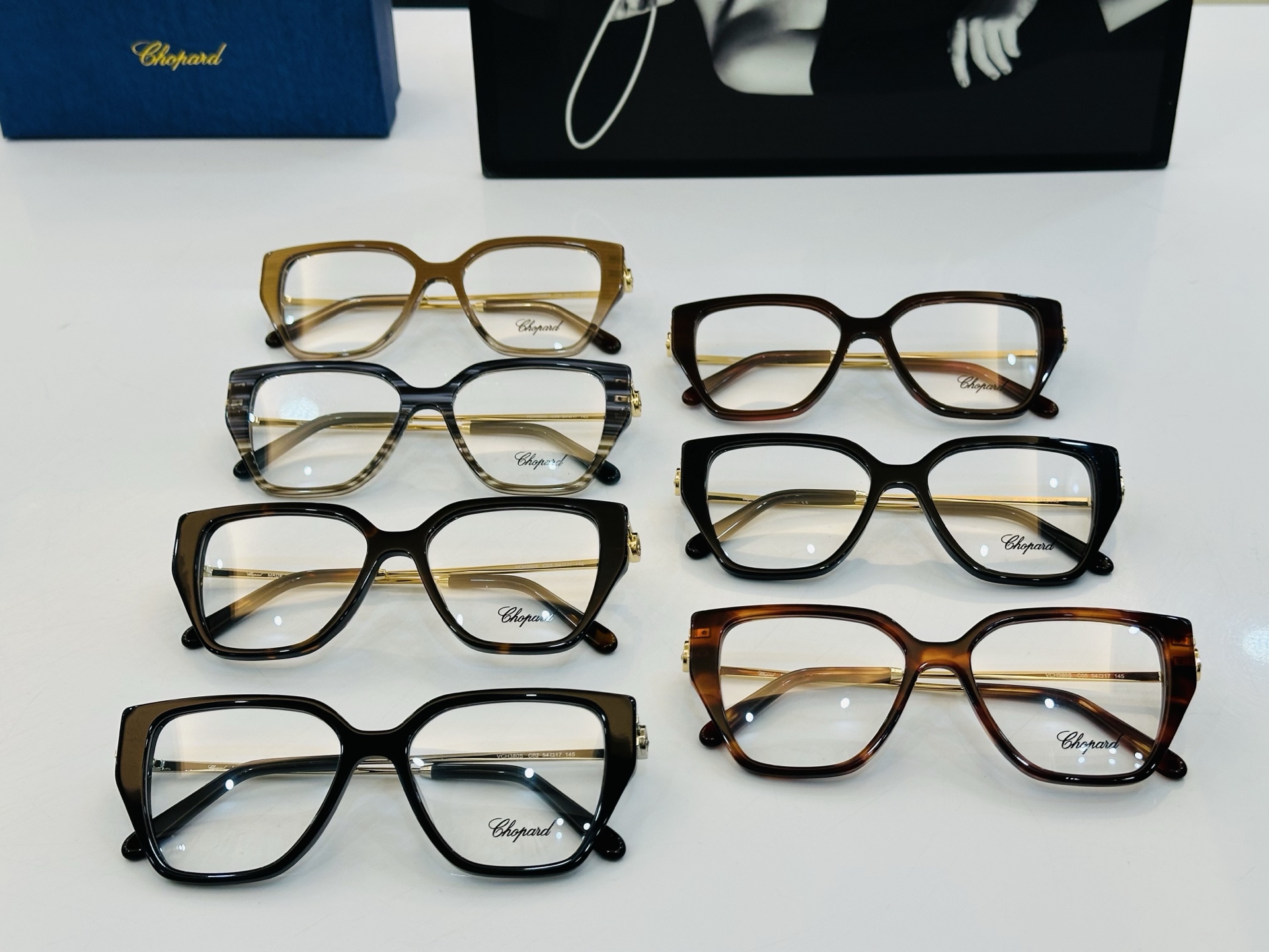 原版 ChoPard肖邦 MODEL: VCH380S Size：54口17-145 以现代时尚的设计风