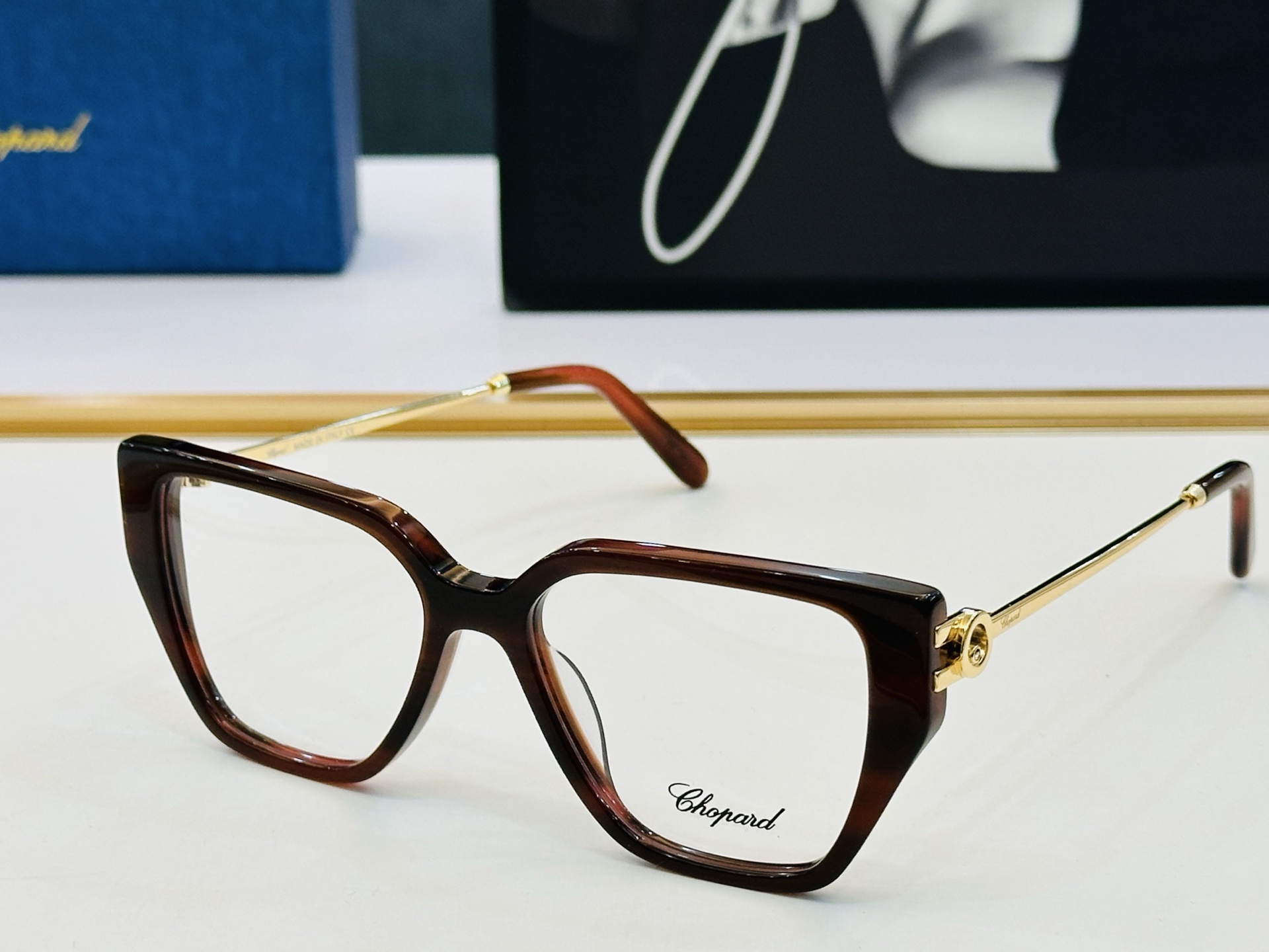 原版 ChoPard肖邦 MODEL: VCH380S Size：54口17-145 以现代时尚的设计风