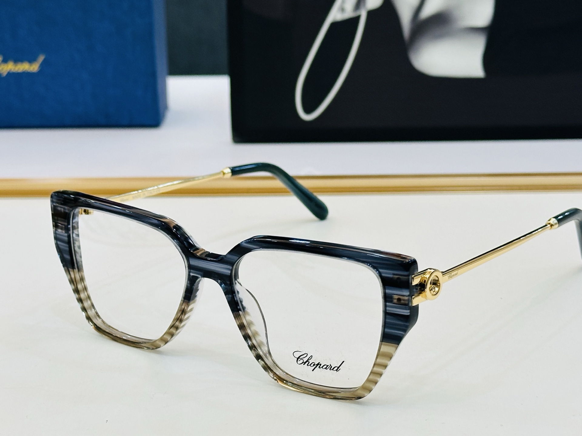 原版 ChoPard肖邦 MODEL: VCH380S Size：54口17-145 以现代时尚的设计风