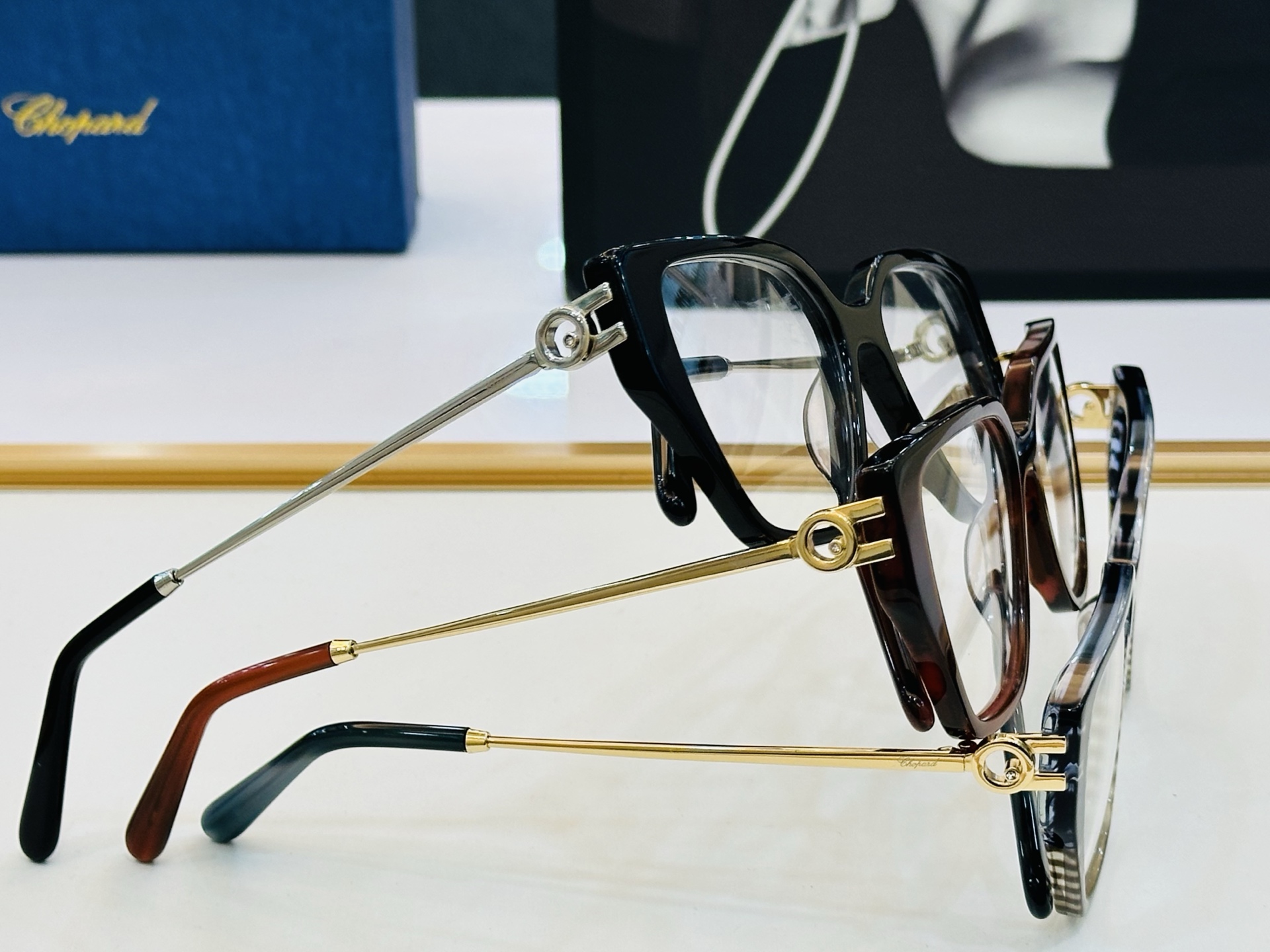 原版 ChoPard肖邦 MODEL: VCH380S Size：54口17-145 以现代时尚的设计风