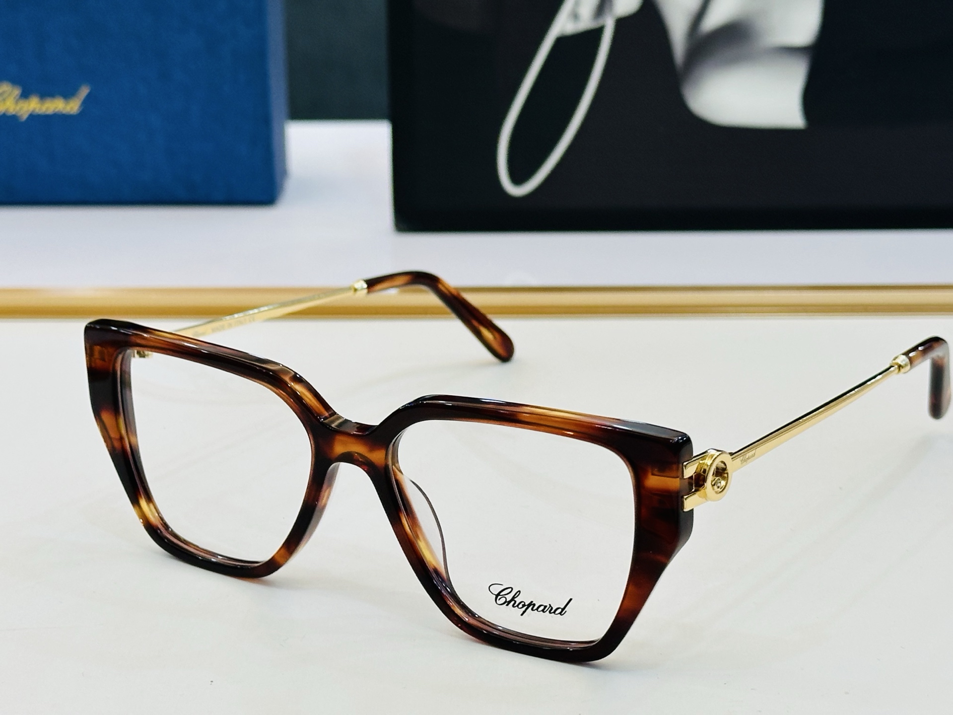 原版 ChoPard肖邦 MODEL: VCH380S Size：54口17-145 以现代时尚的设计风