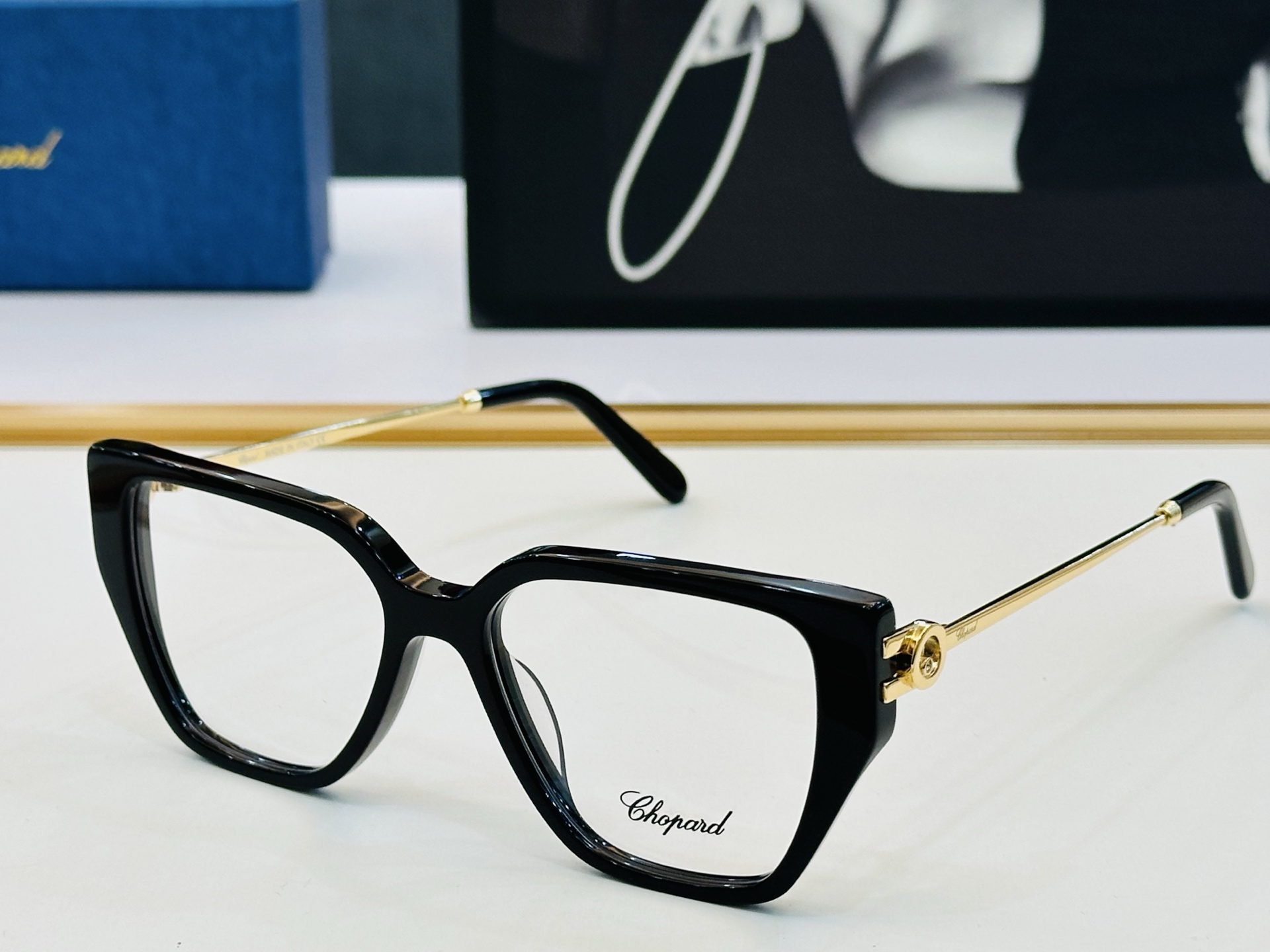 原版 ChoPard肖邦 MODEL: VCH380S Size：54口17-145 以现代时尚的设计风