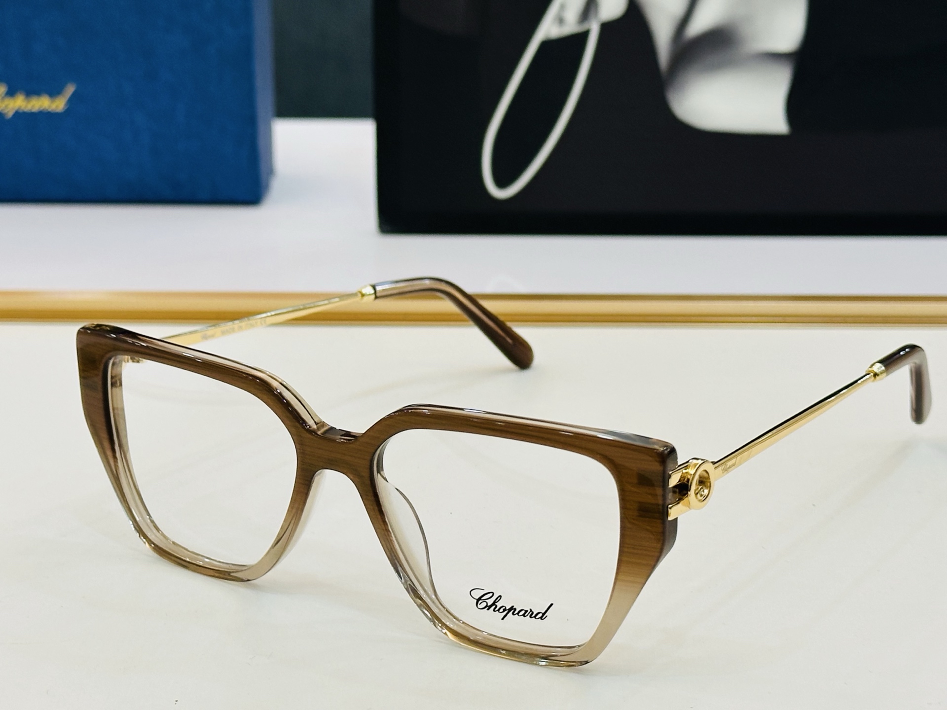 原版 ChoPard肖邦 MODEL: VCH380S Size：54口17-145 以现代时尚的设计风