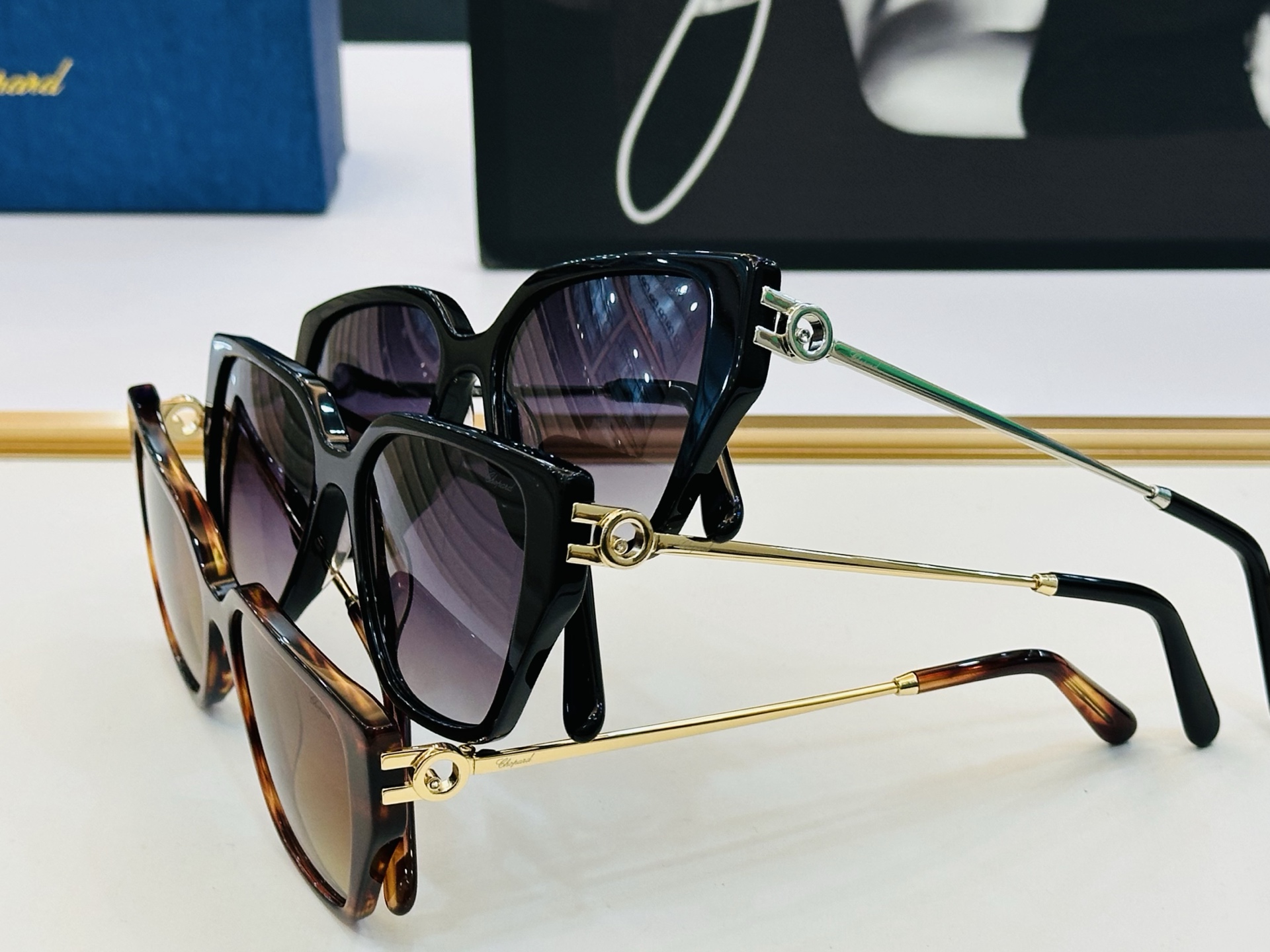 原版 ChoPard肖邦 MODEL: VCH380S Size：54口17-145 以现代时尚的设计风