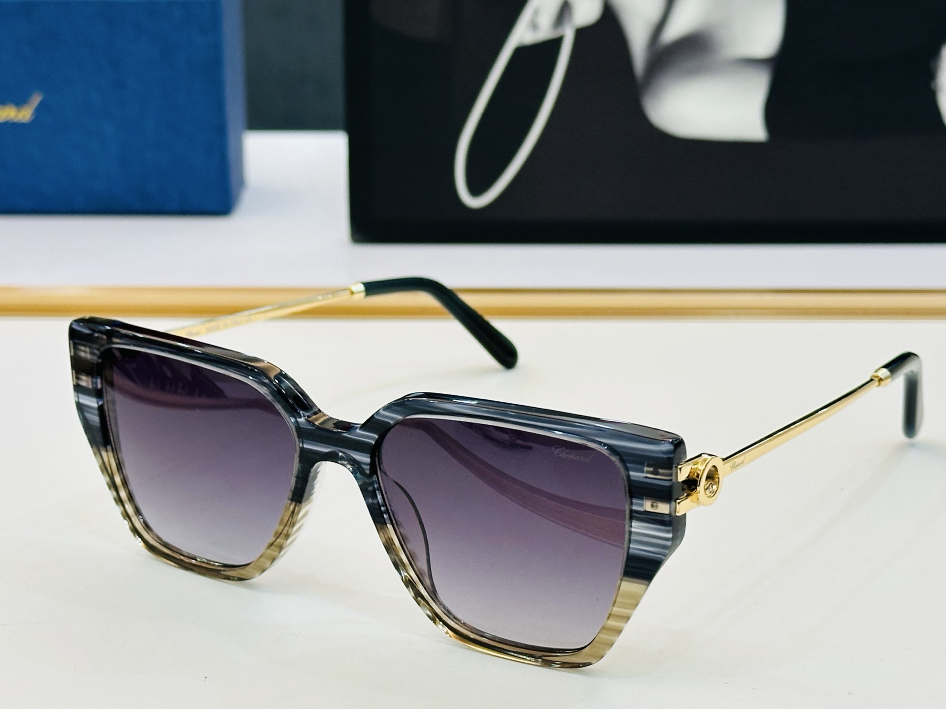 原版 ChoPard肖邦 MODEL: VCH380S Size：54口17-145 以现代时尚的设计风