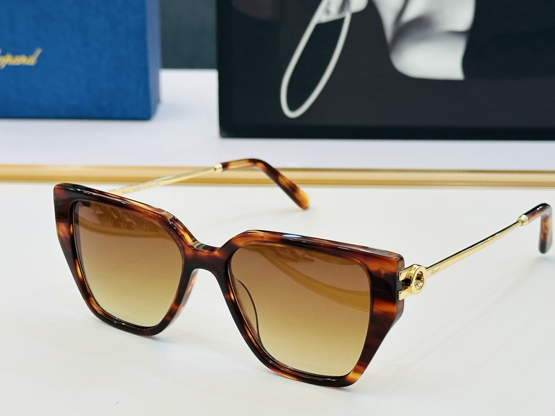 原版 ChoPard肖邦 MODEL: VCH380S Size：54口17-145 以现代时尚的设计风