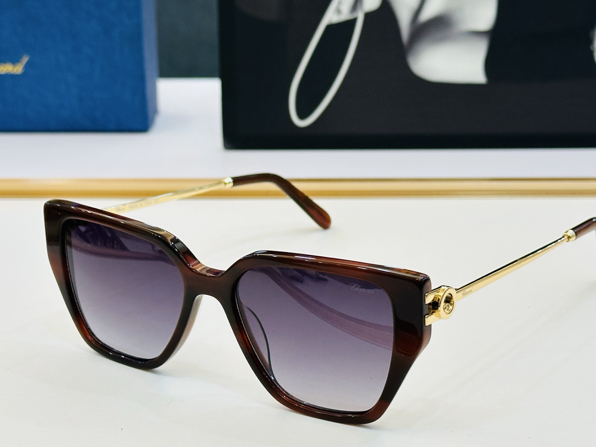 原版 ChoPard肖邦 MODEL: VCH380S Size：54口17-145 以现代时尚的设计风