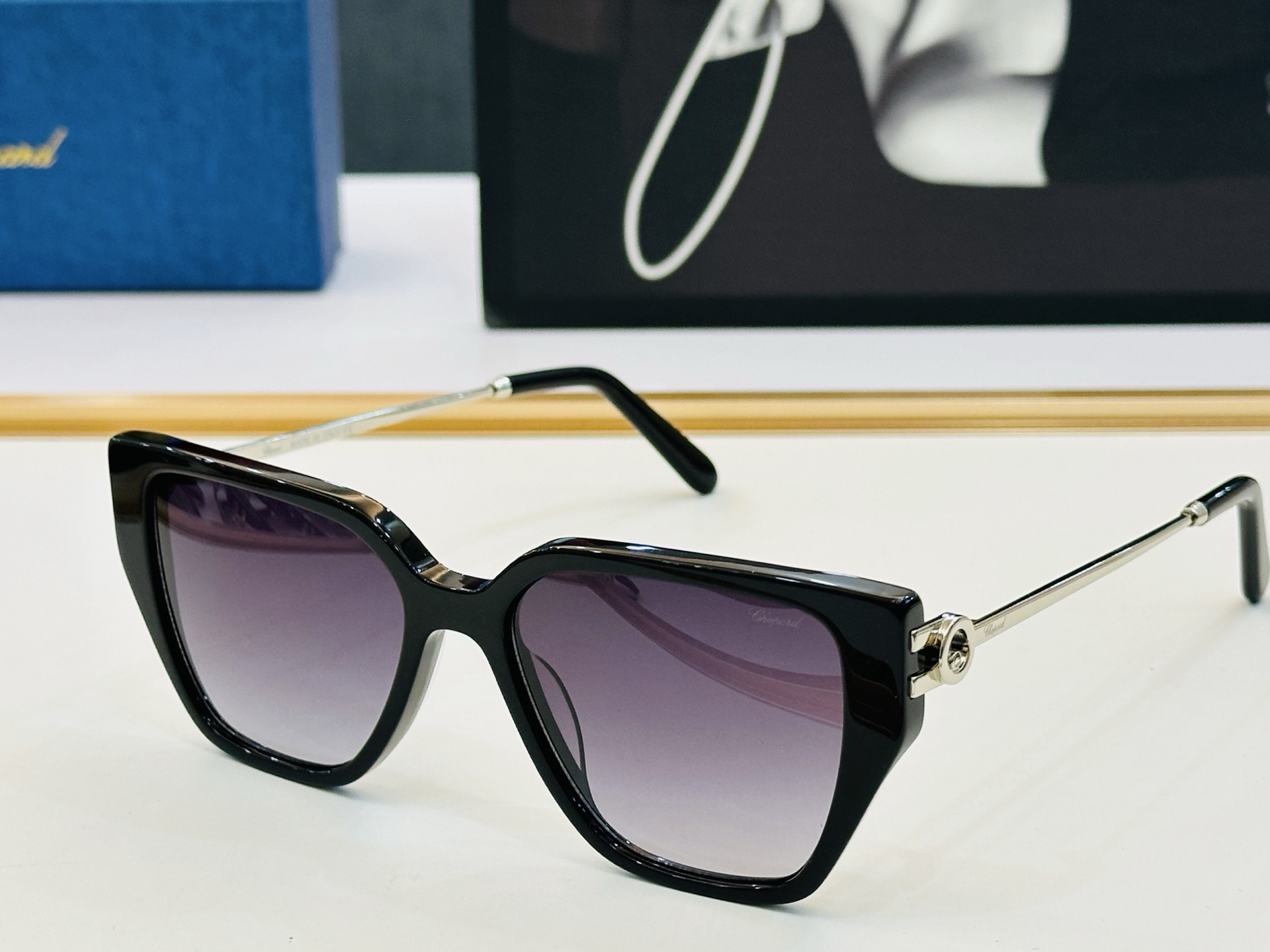 NO:374791,Original Chopard Chopin MODEL: VCH380S Size54-hole 17-145 In modern and fashionable design style L sunglasses sunglasses sunglasses, glasses, chopard19860909原版 Chopard肖邦 MODEL: VCH380S Size54口17-145 以现代时尚的设计风格 L太阳镜眼镜墨镜太阳镜,眼镜,chopard,glasses