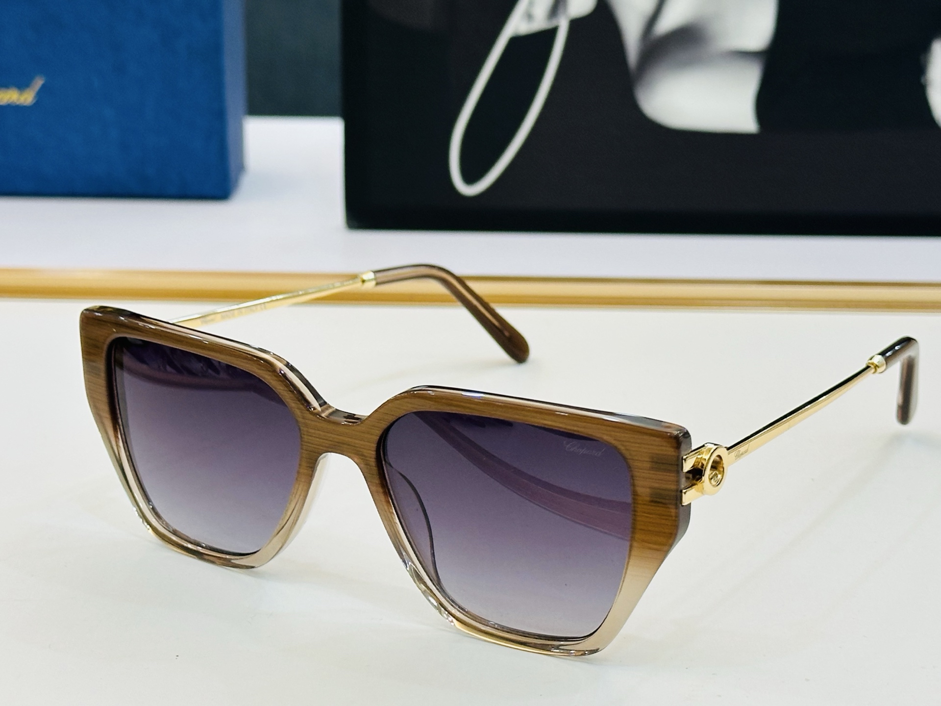 原版 ChoPard肖邦 MODEL: VCH380S Size：54口17-145 以现代时尚的设计风