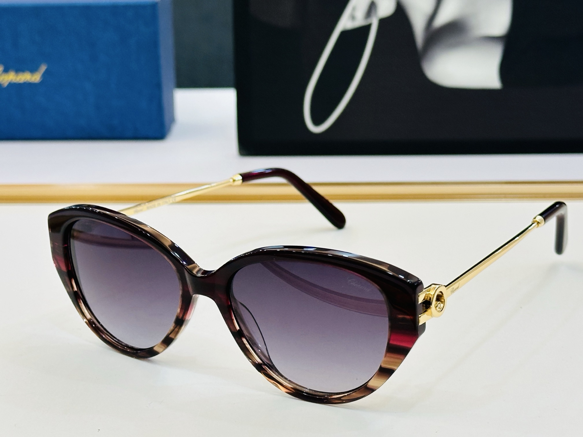 原版 ChoPard肖邦 MODEL: VCH388S Size：53口17-145 以现代时尚的设计风