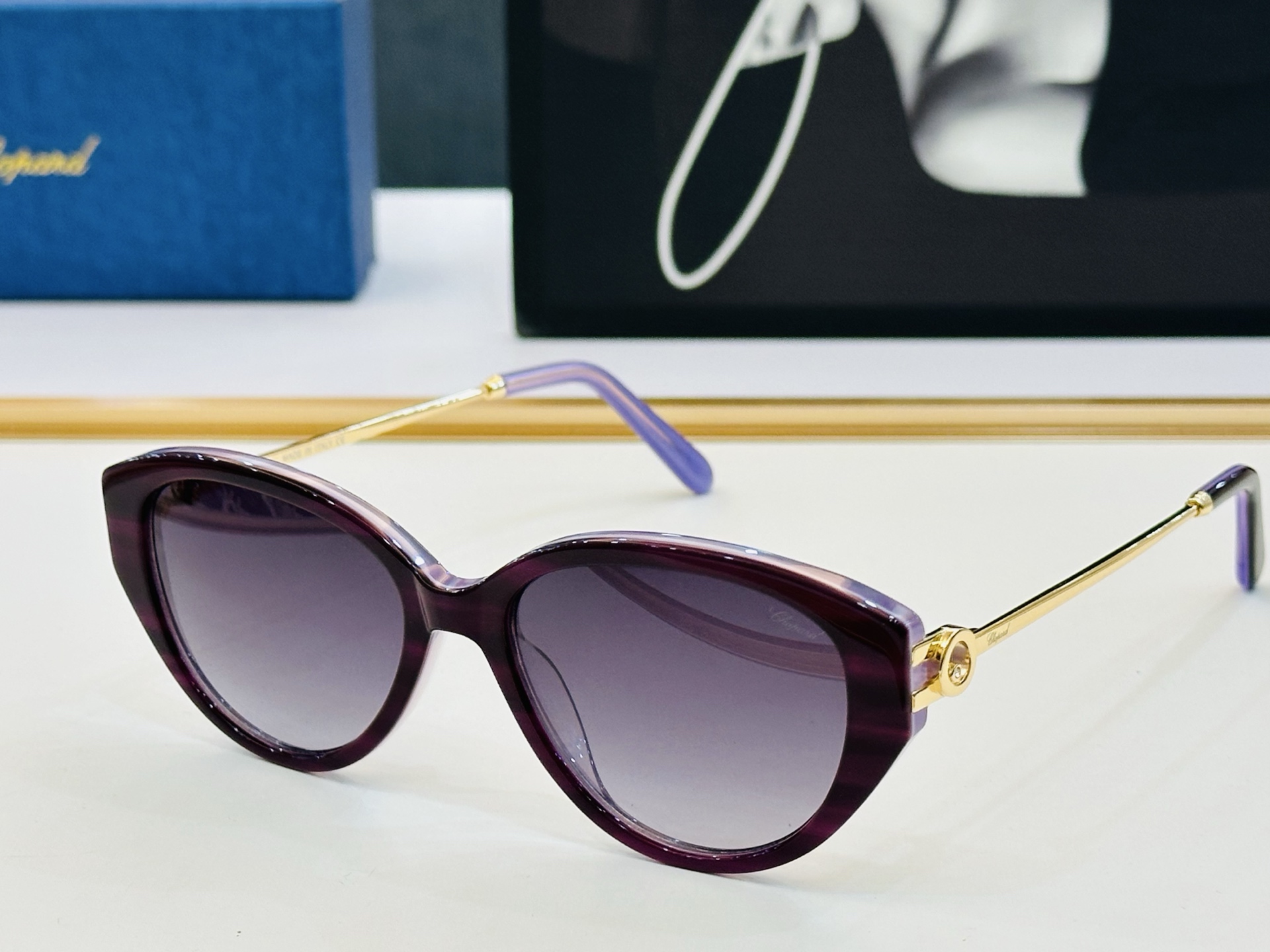 原版 ChoPard肖邦 MODEL: VCH388S Size：53口17-145 以现代时尚的设计风