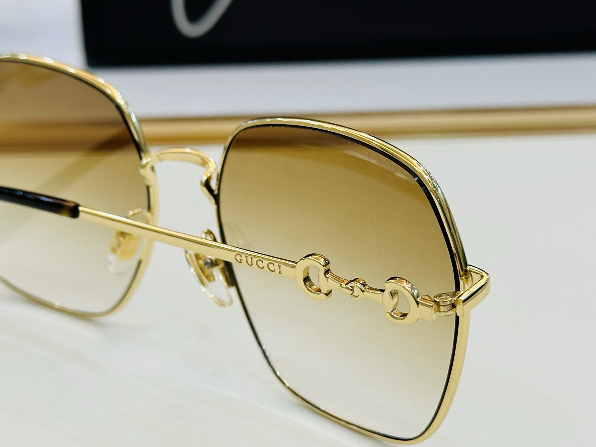 🔺GUCC*🔻 古家GG0882SA Size：60口16-145 原版墨镜🔝🔝时尚靓丽 B个性十足❤️