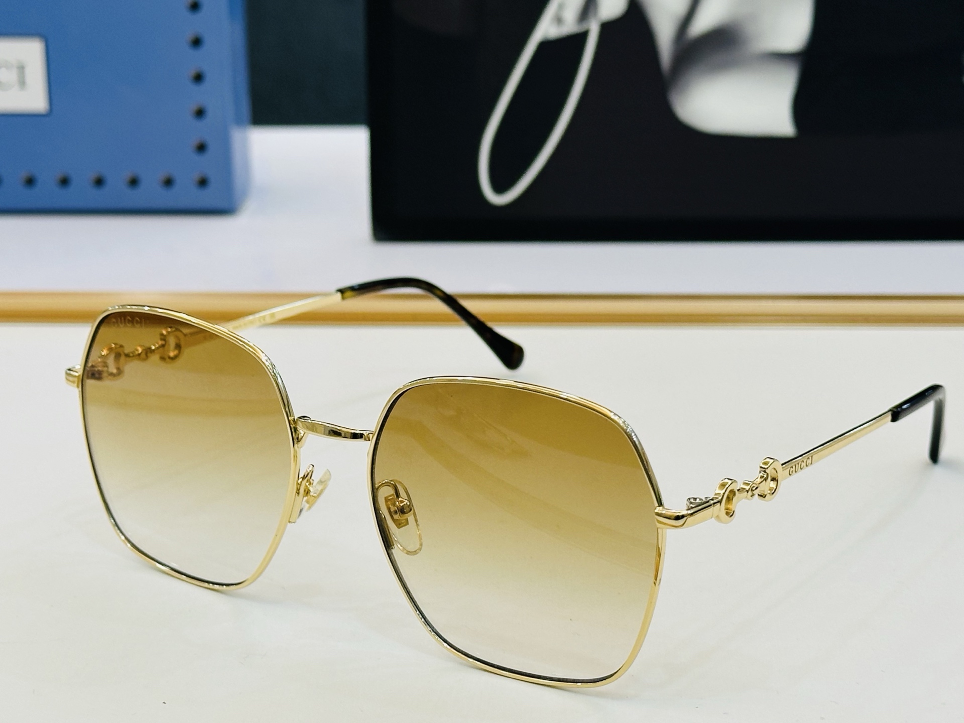 🔺GUCC*🔻 古家GG0882SA Size：60口16-145 原版墨镜🔝🔝时尚靓丽 B个性十足❤️