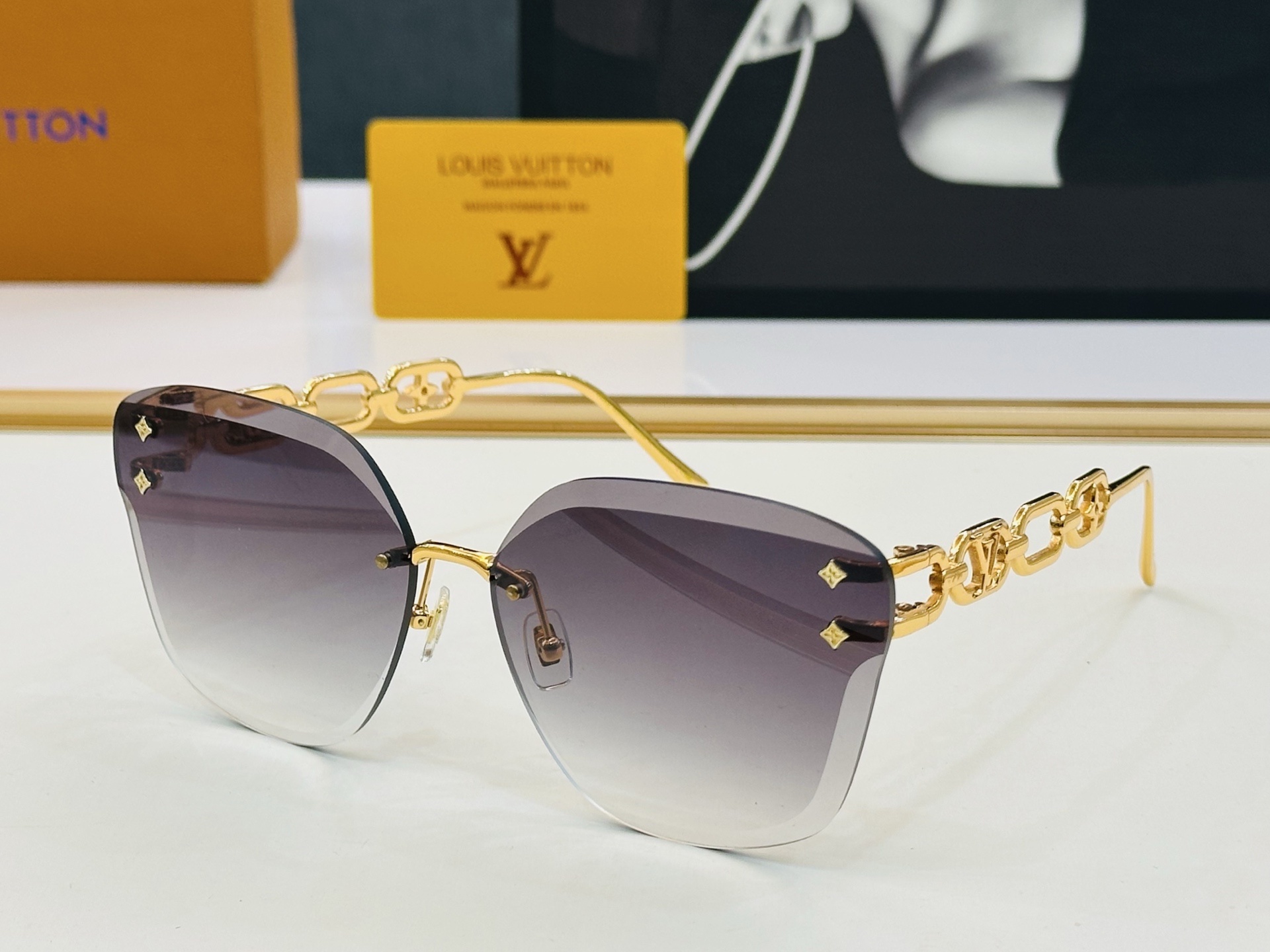 NO:375220,Louis Z2141U Size65 15-142 Vibrant Shows unique personality Shows you at the same time J High quality Glasses Sunglasses Sunglasses, Glasses, louis vuitton19860909路易家 Z2141U Size65口15-142 充满活力的 展现独特个性展现大气的你 J高品质 眼镜墨镜太阳镜,眼镜,louis vuitton,glasses