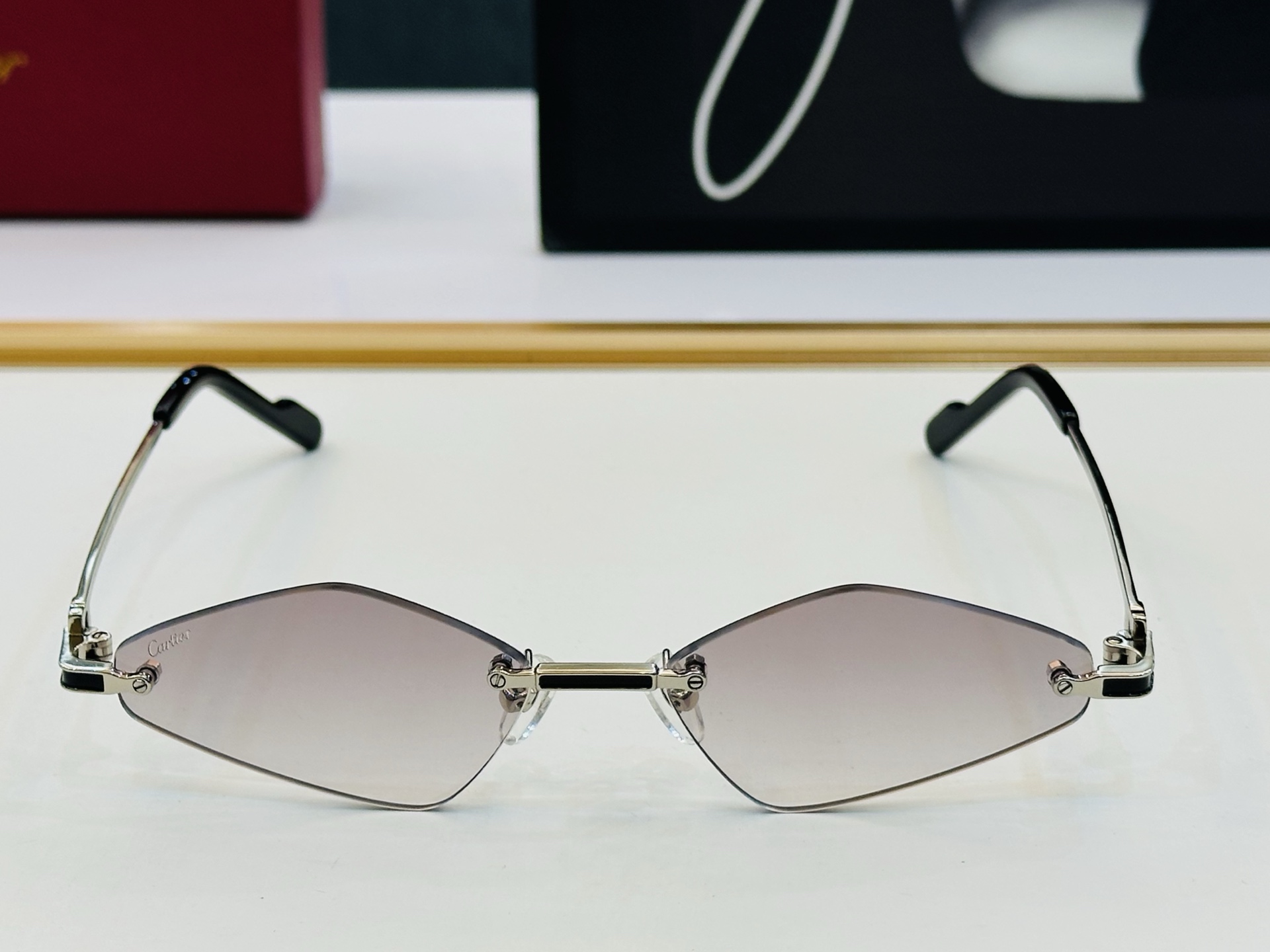 🆕 原版Cartie* 卡家 官网经典款 太阳镜 CT0659S Size：56口17-143 电镀工艺