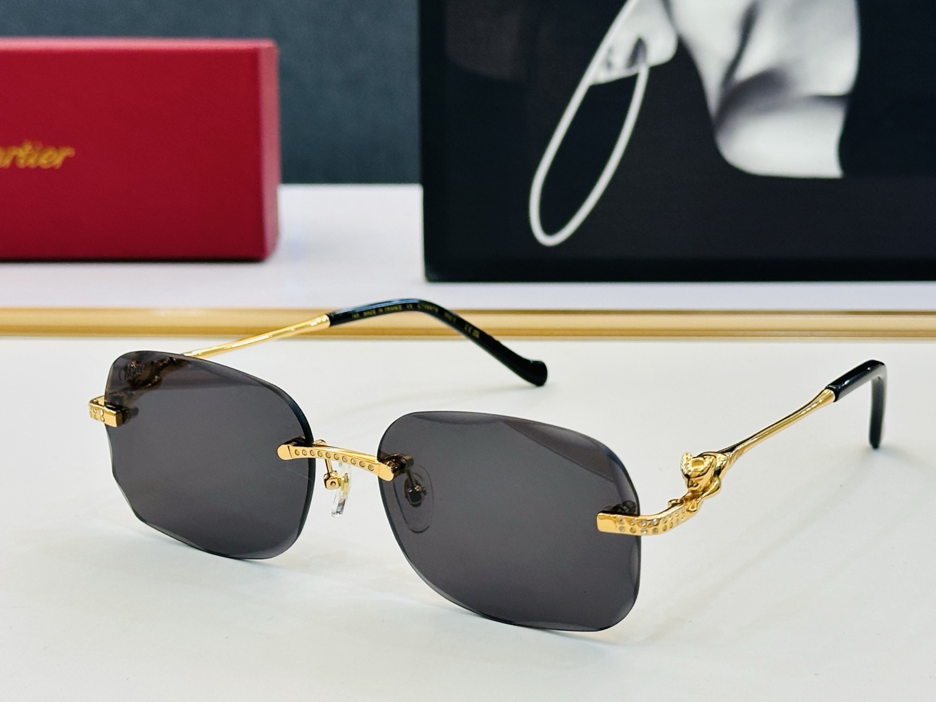 NO:375236,Original Cartie* Kajia Official Website Classic Sunglasses CT0687S Size57 Port 17- Exquisite Electroplating craftsmanship X is very elegant when worn!  glasses sunglasses sunglasses, glasses, cartier19860909原版Cartie* 卡家 官网经典款 太阳镜 CT0687S Size57口17- 电镀工艺精湛大牌品 X戴起来气质十足！ 眼镜墨镜太阳镜,眼镜,cartier,glasses