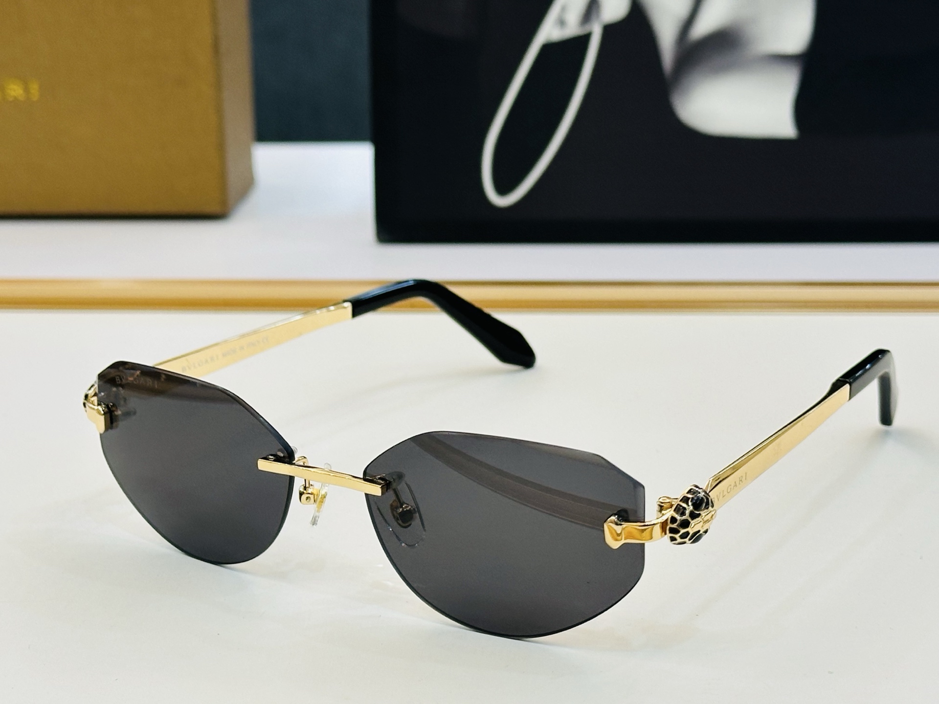 NO:375252,Model sold on the official website BV40059U Size 55 17-145 You must buy the quality perfectly. The must-have for L out of the street. Glasses, sunglasses, sunglasses, glasses, bottega veneta19860909款 官网同售 宝格家 BV40059U Size 55口17-145 绝对要买品质非常完美 L出街必备 眼镜墨镜太阳镜,眼镜,bottega veneta,glasses